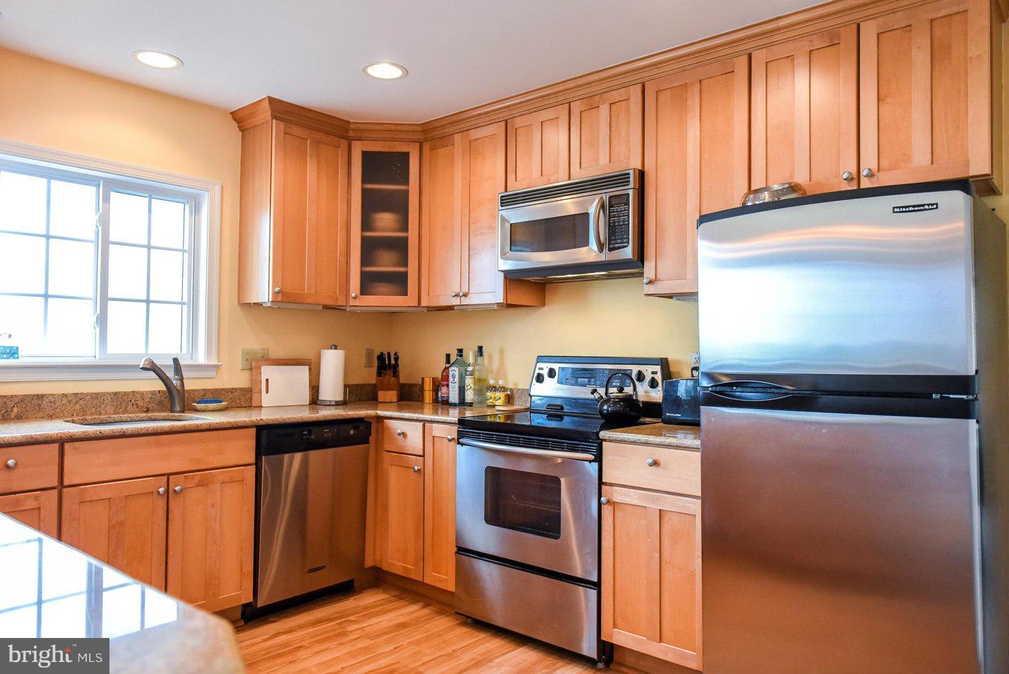 HOLLYWOOD SHORES - Residential