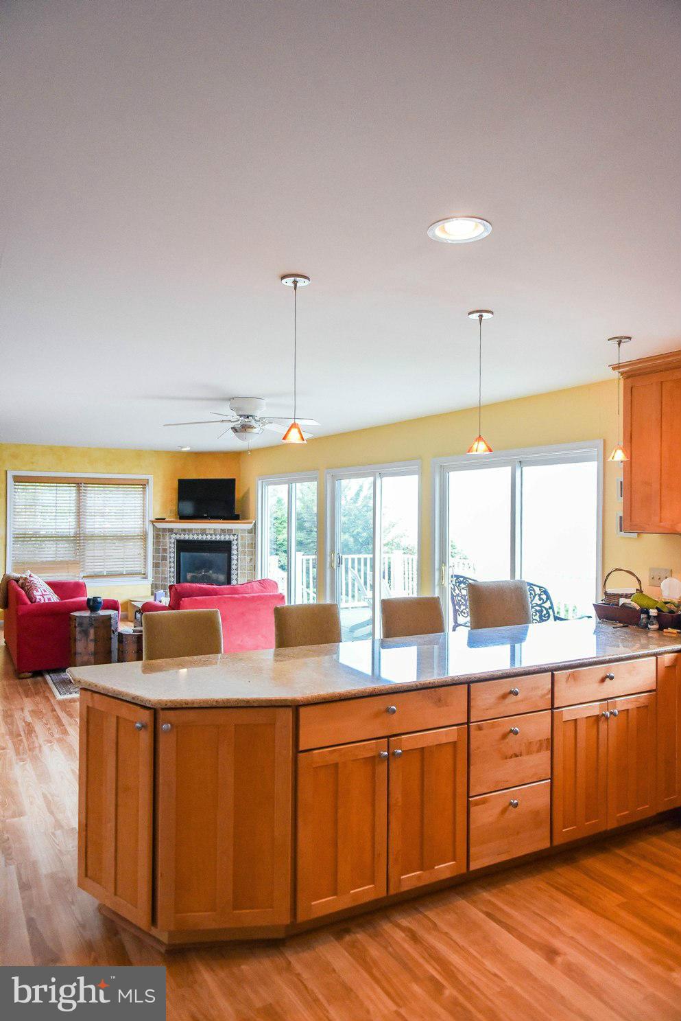 HOLLYWOOD SHORES - Residential