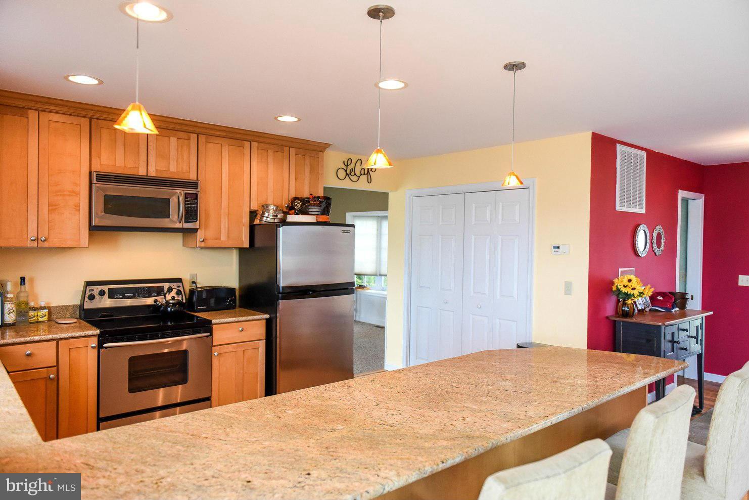 HOLLYWOOD SHORES - Residential