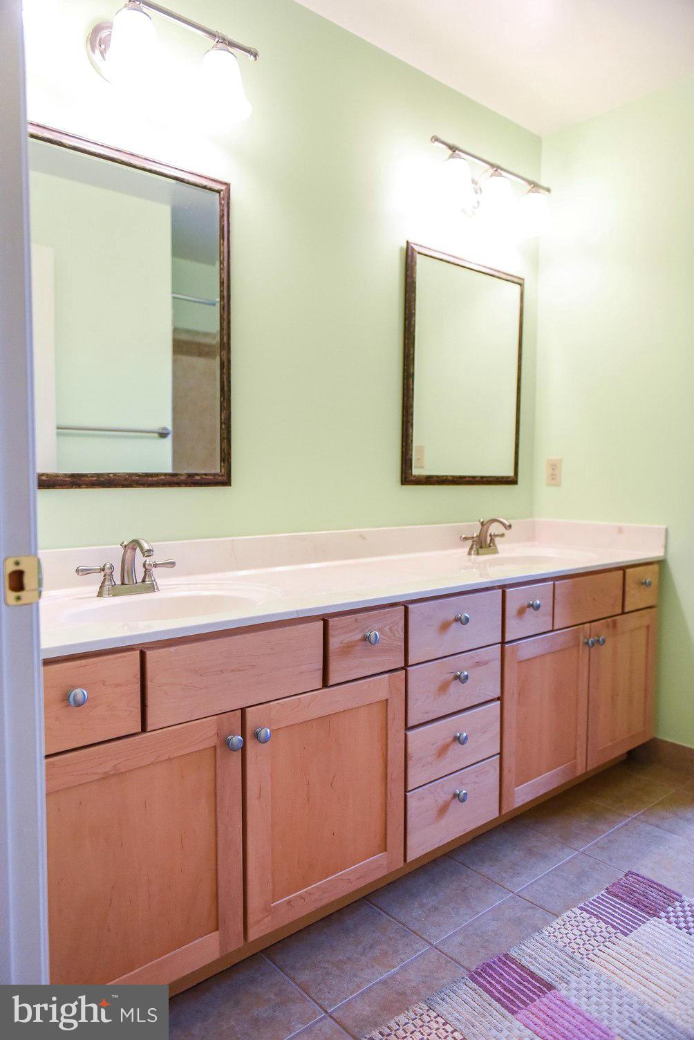 HOLLYWOOD SHORES - Residential