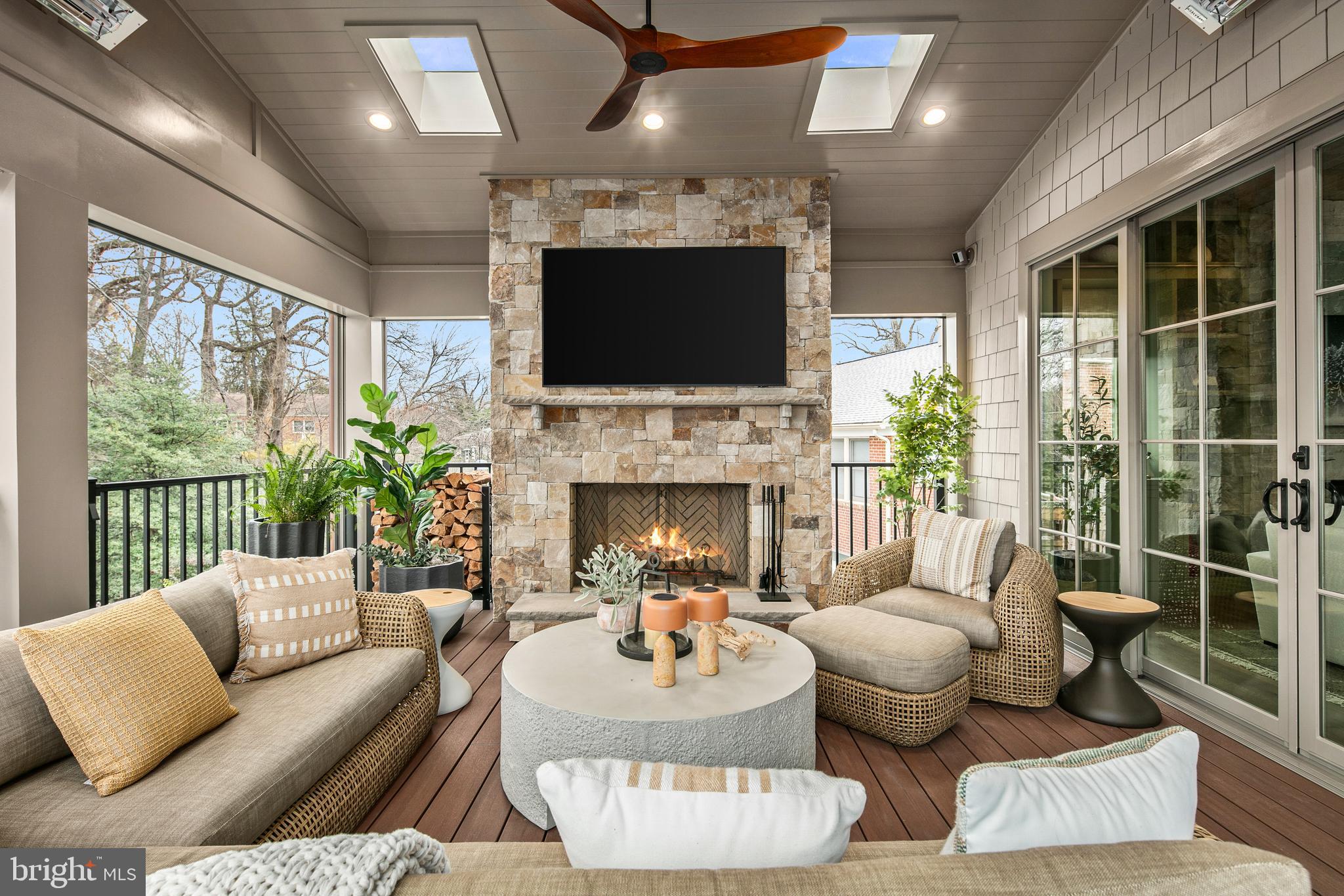 COUNTRY CLUB HILLS - Residential