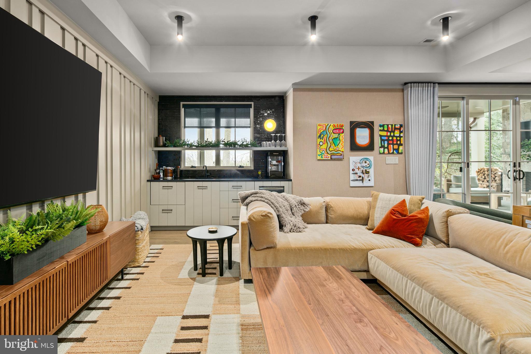 COUNTRY CLUB HILLS - Residential