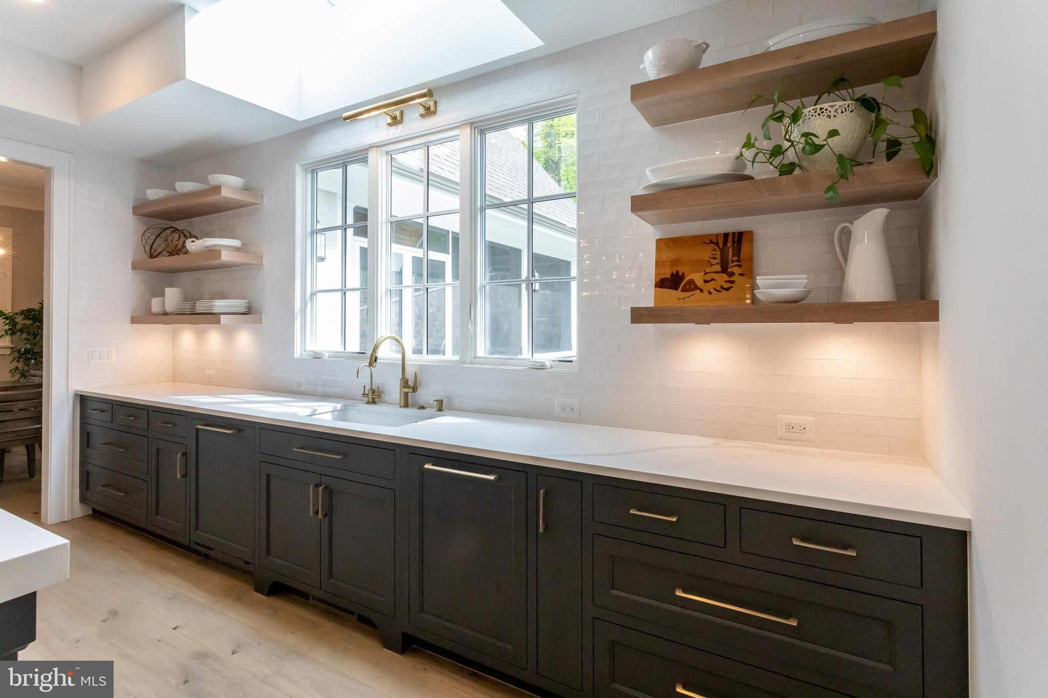 COUNTRY CLUB HILLS - Residential