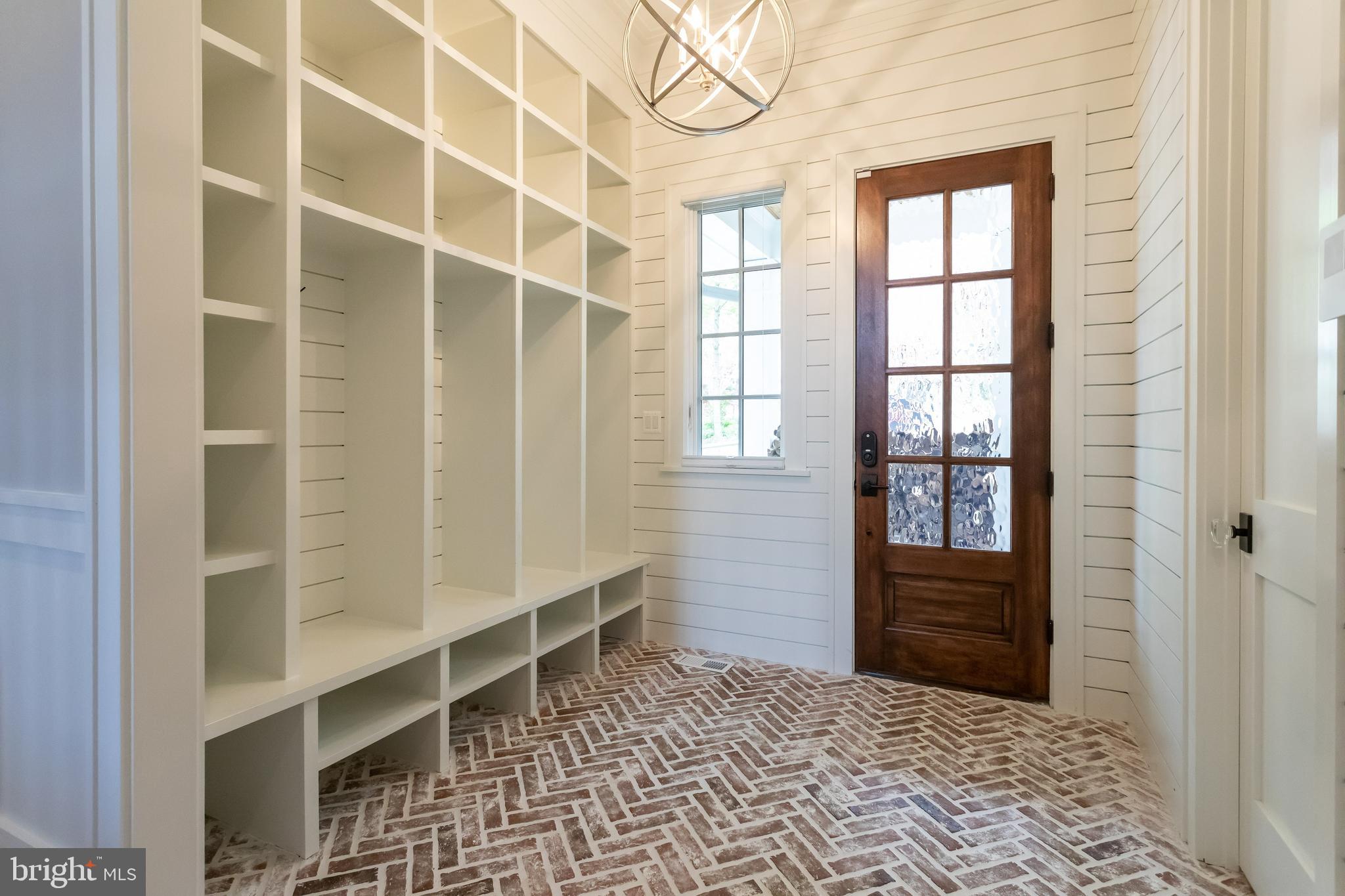 COUNTRY CLUB HILLS - Residential