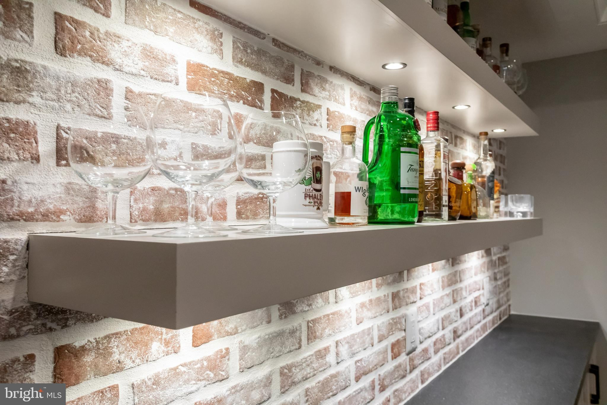 COUNTRY CLUB HILLS - Residential