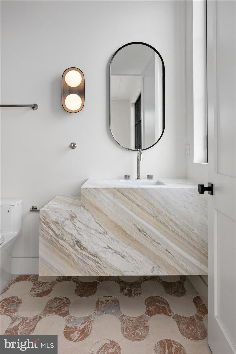 COUNTRY CLUB HILLS - Residential