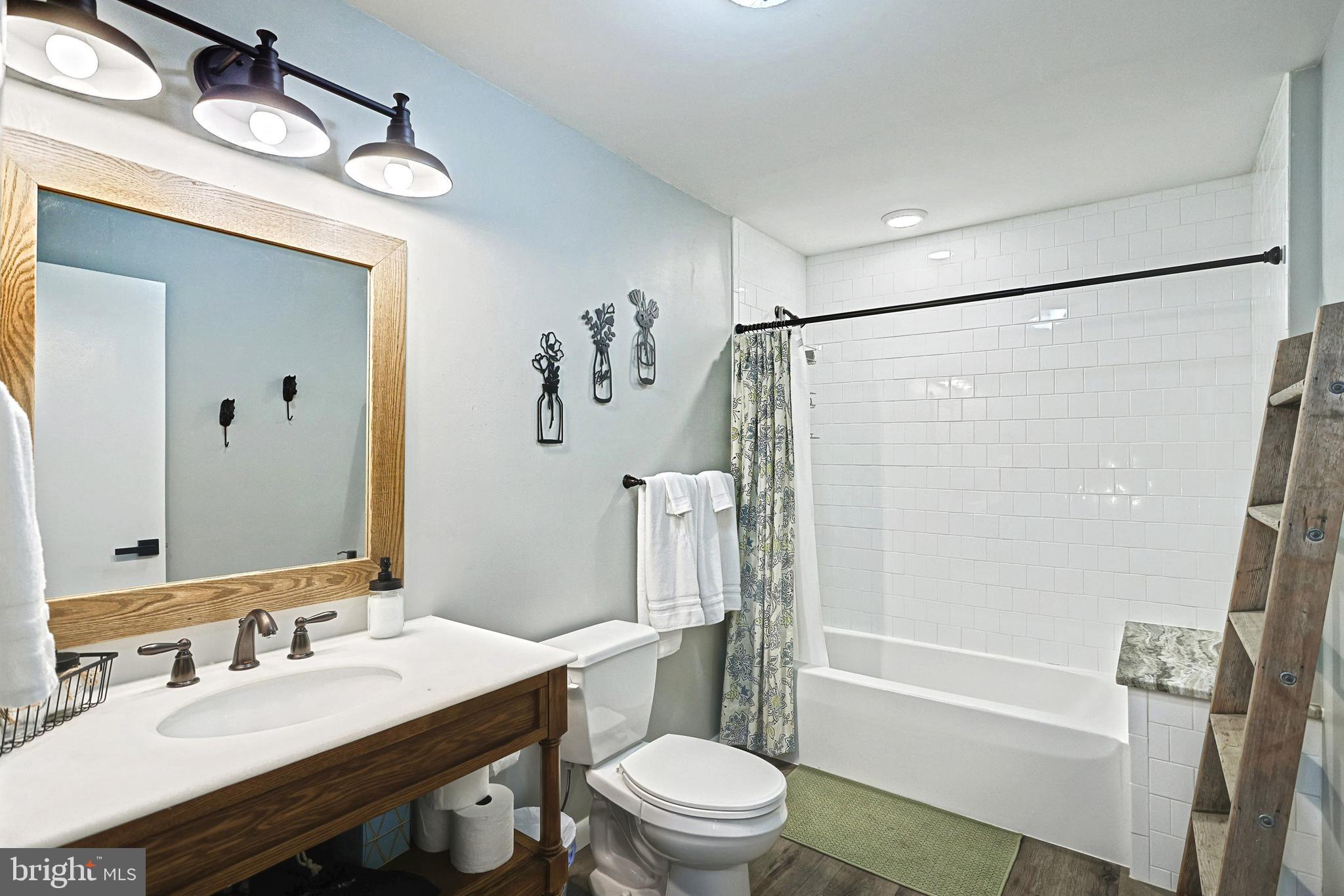 HUNTINGTON TOWNSHIP - Residential