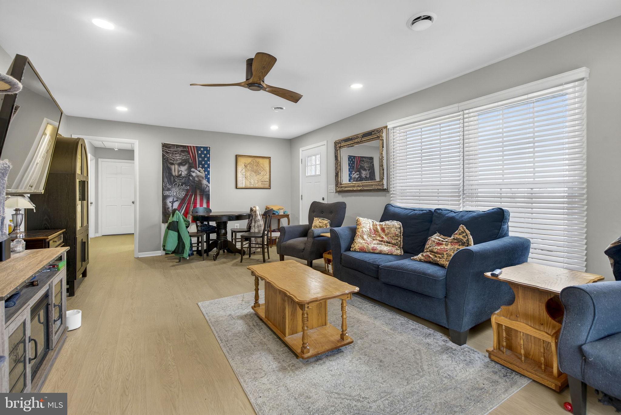 7-27 & 7-27F FLETCHER LANE