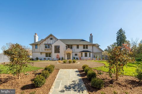 Photo of 7611 Fairfax Road, BETHESDA, MD 20814 (MLS # MDMC2200294)