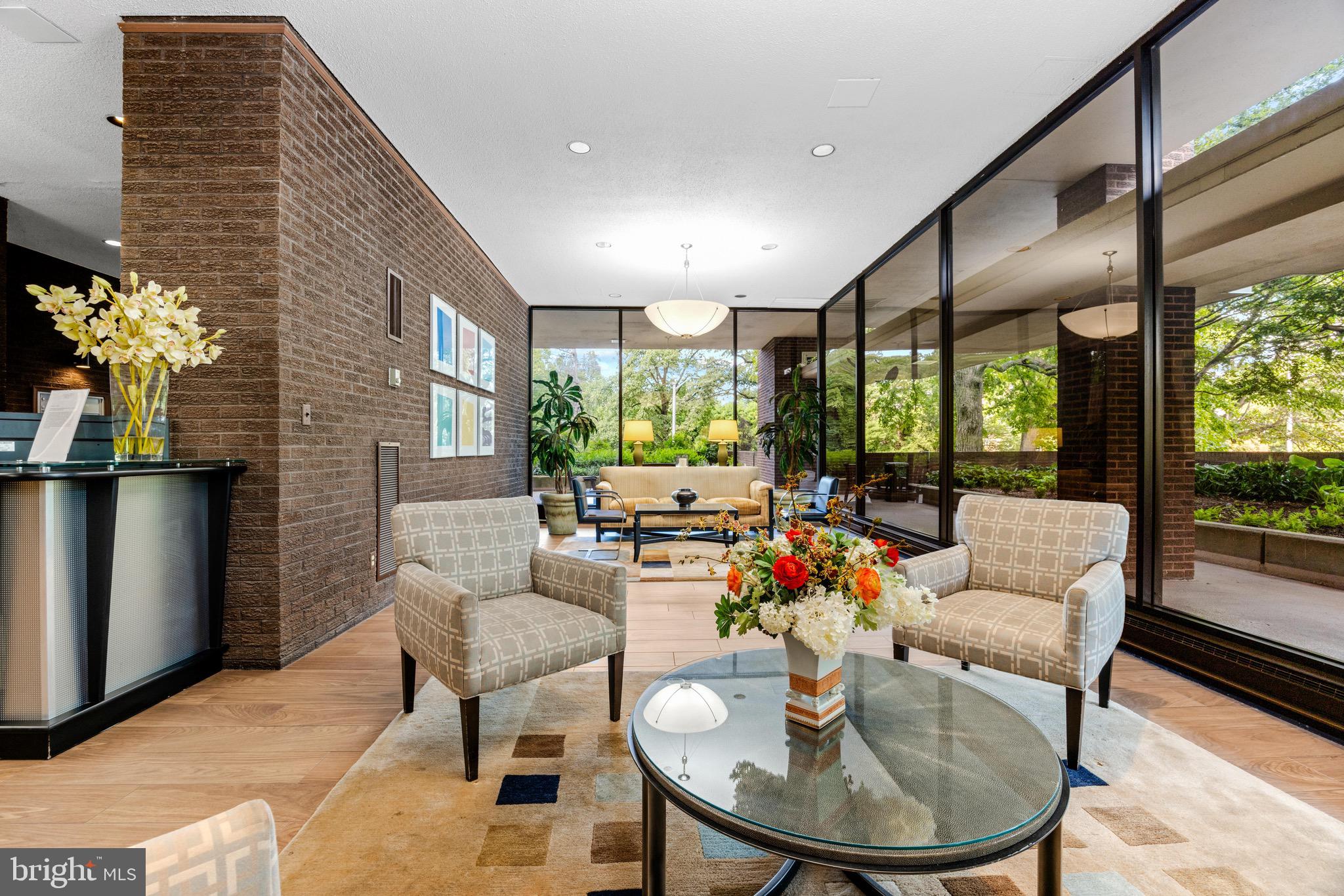 WINTHROP HOUSE - Residential