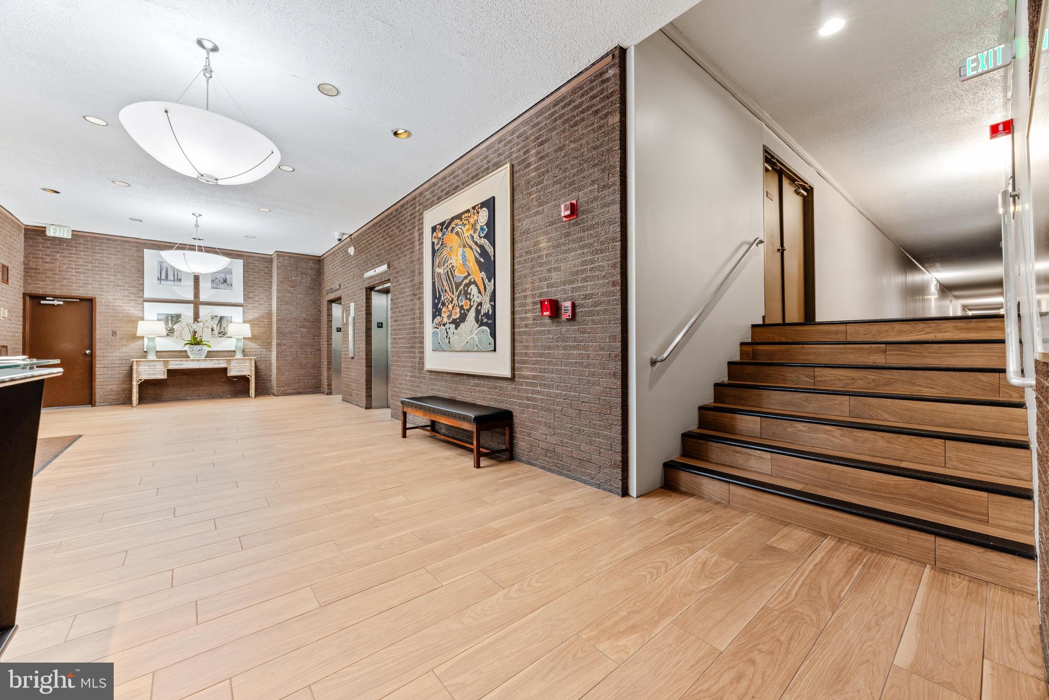 WINTHROP HOUSE - Residential