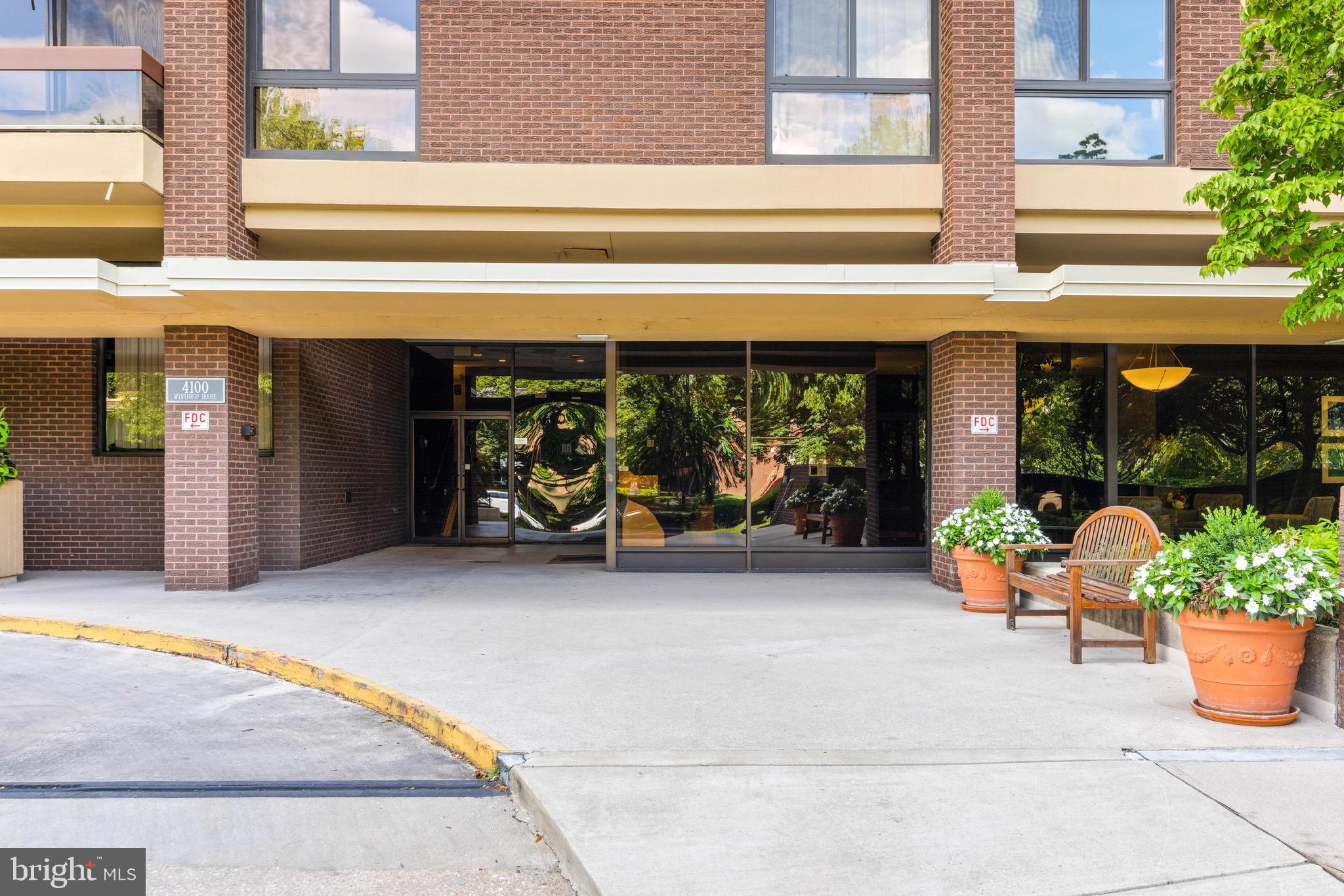 WINTHROP HOUSE - Residential