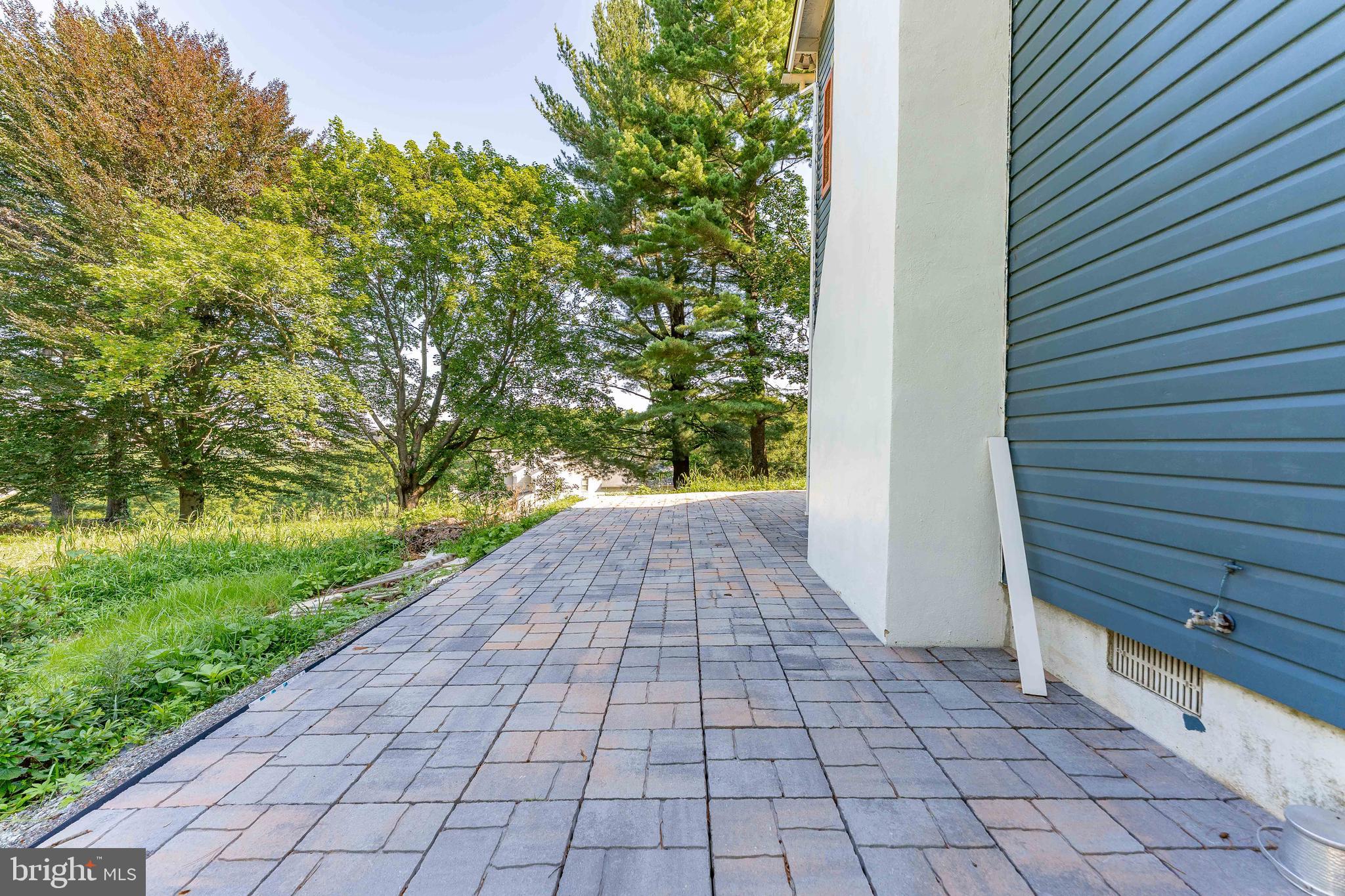 861 HILLSDALE ROAD