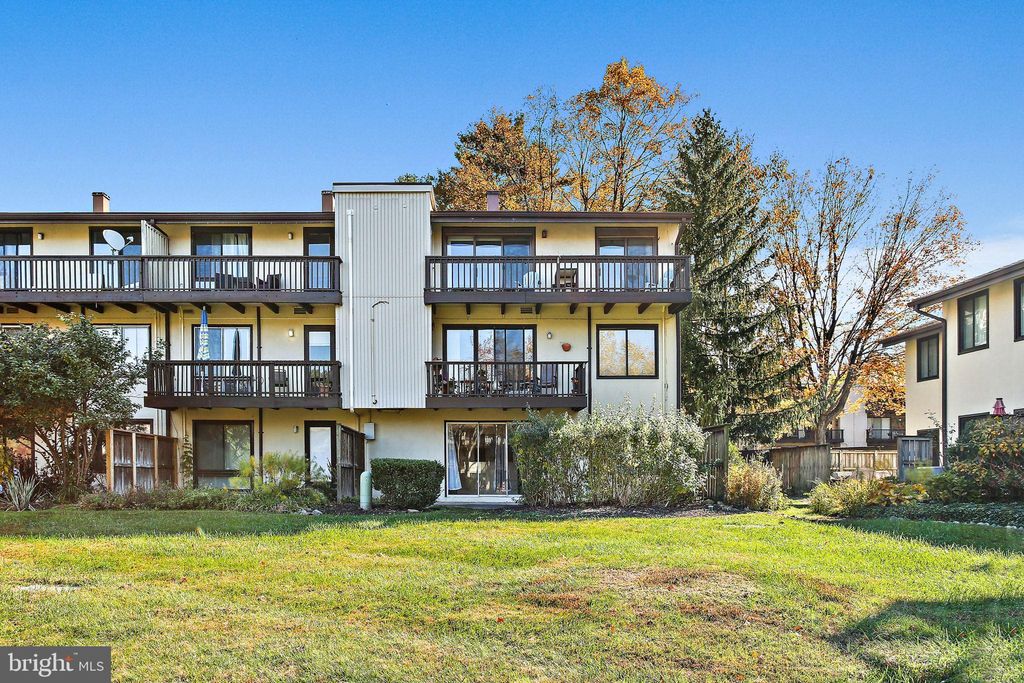 Photo of 10071 Windstream Drive #1, COLUMBIA, MD 21044 (MLS # MDHW2060940)