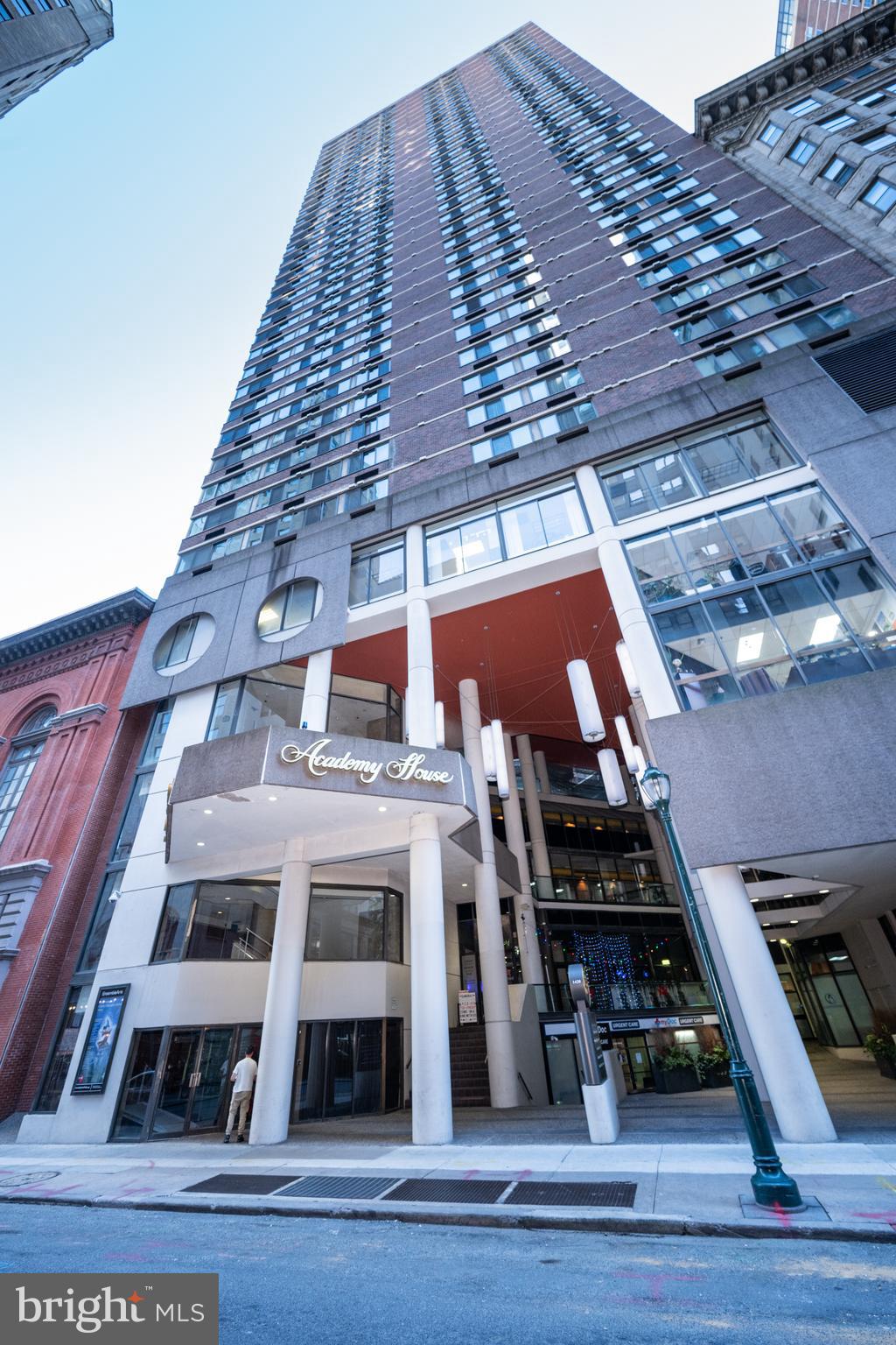 ACADEMY HOUSE - Residential