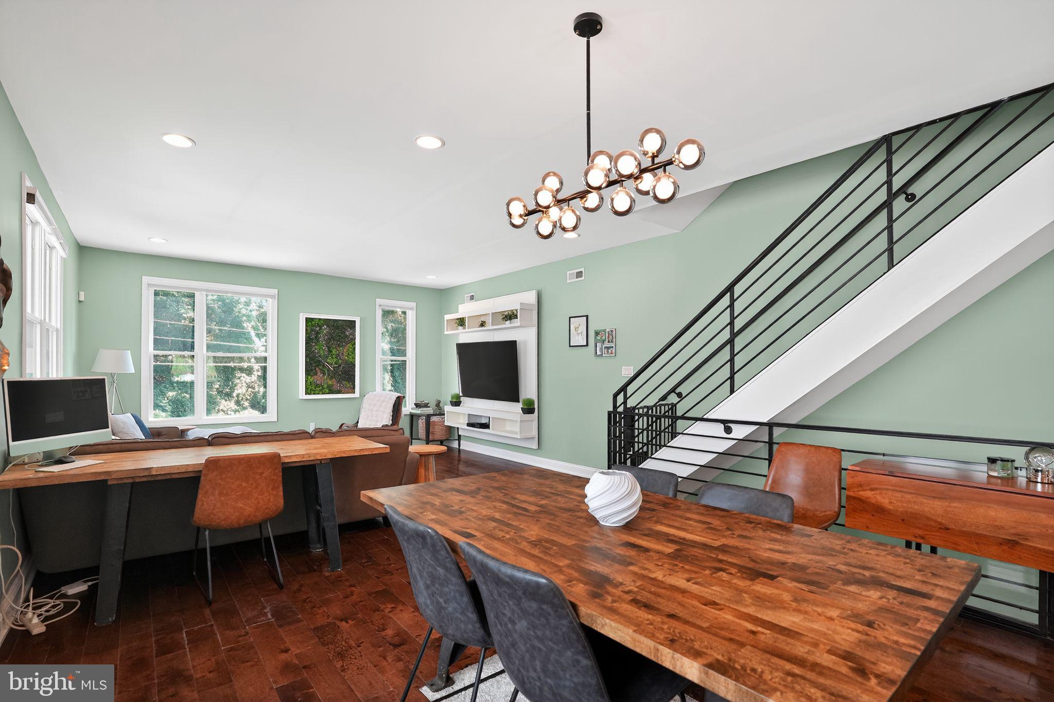 ROXBOROUGH - Residential