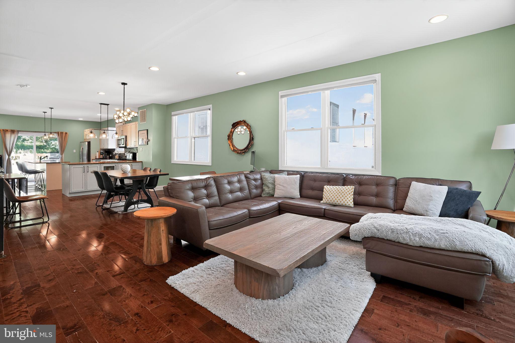 ROXBOROUGH - Residential