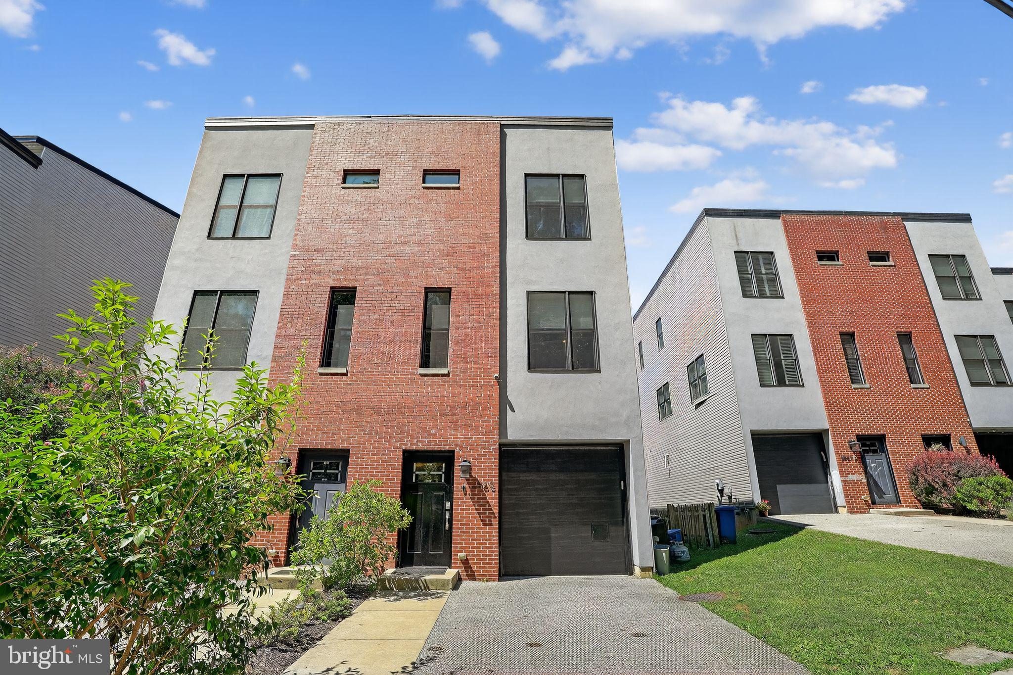 ROXBOROUGH - Residential