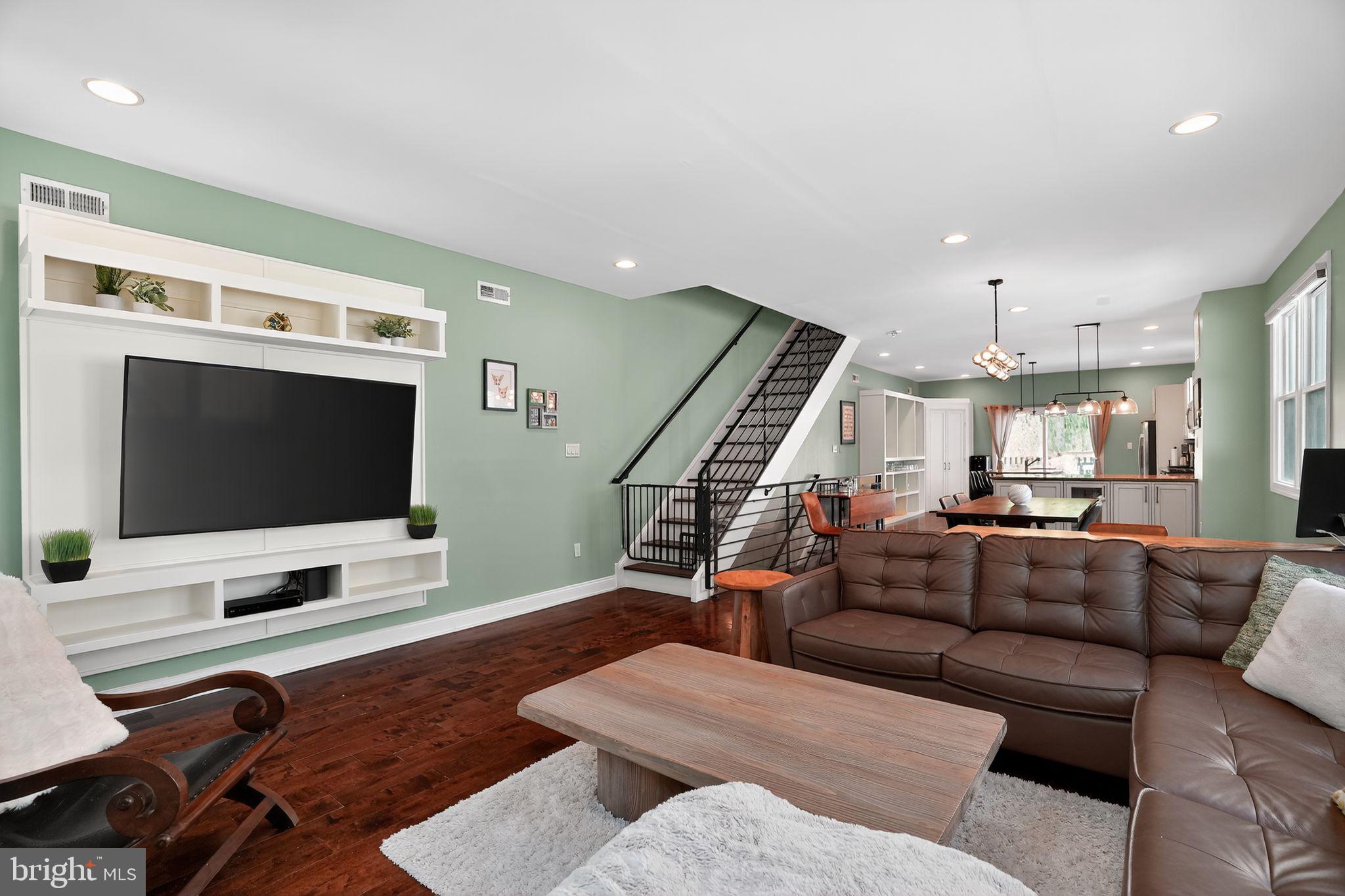 ROXBOROUGH - Residential