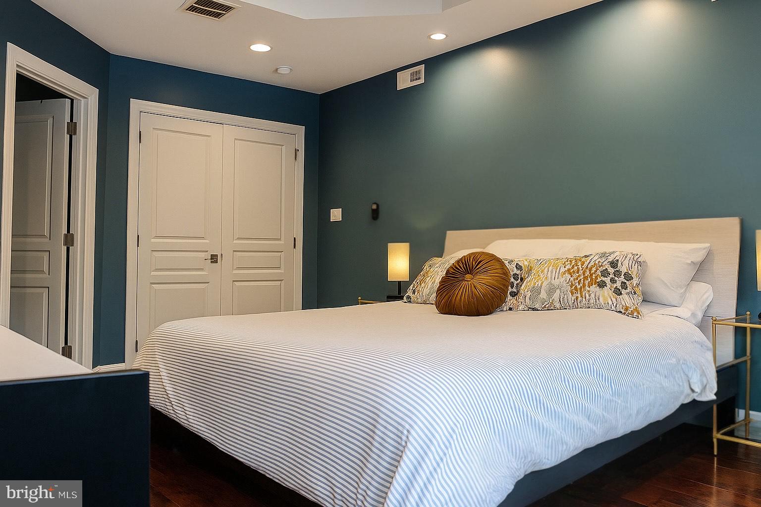 ROXBOROUGH - Residential