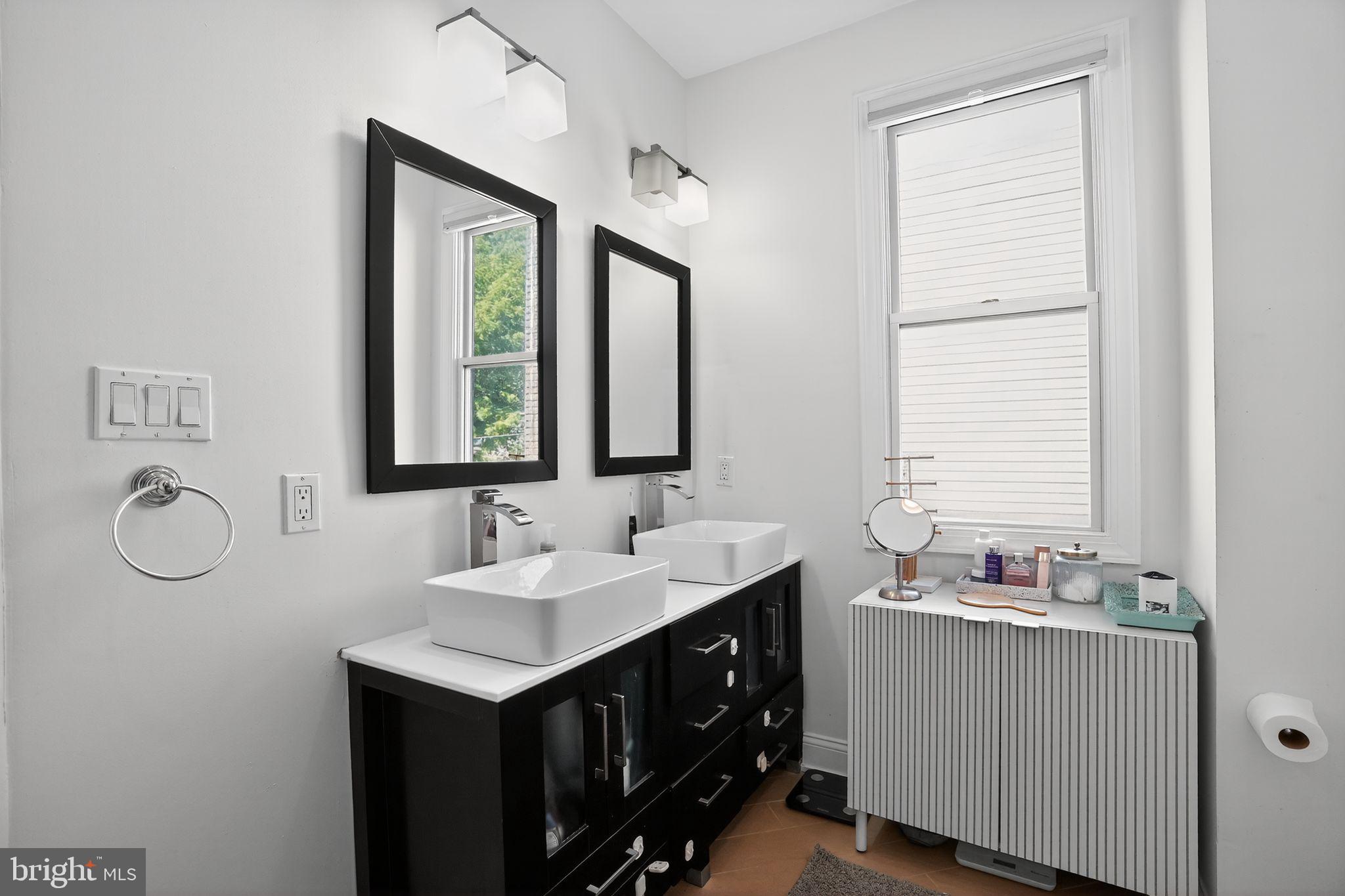 ROXBOROUGH - Residential