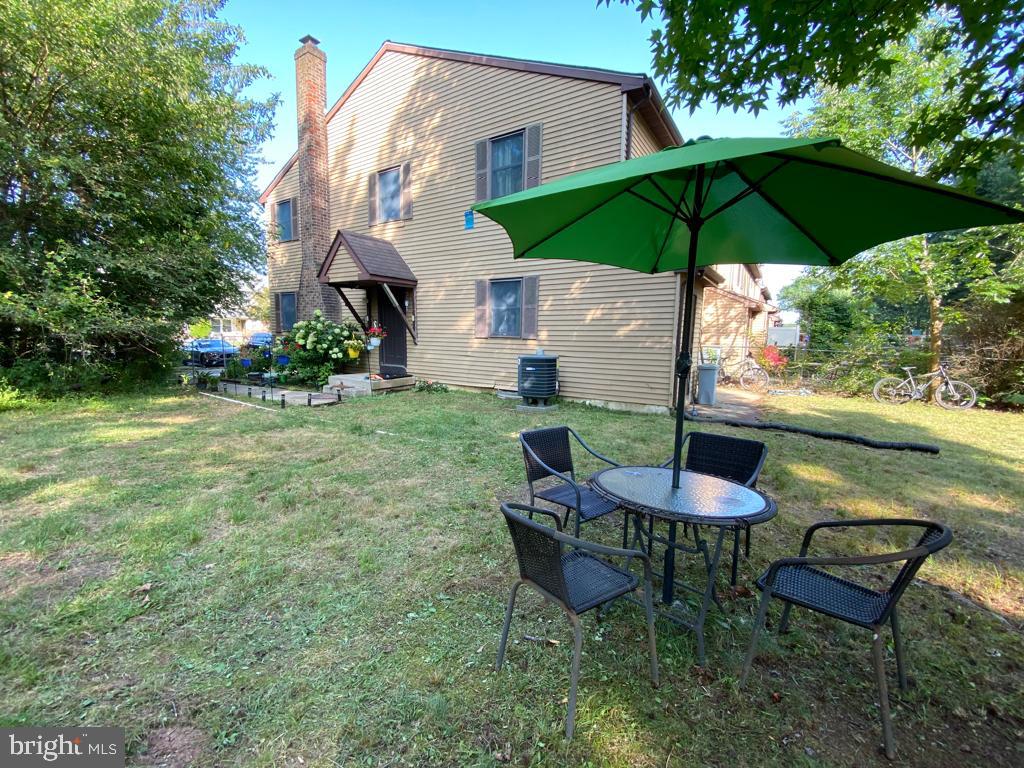 Fantastic End-Unit Townhome on One of the Largest Lots in Stover Mill!
This spacious 3-bedroom, 3 full bath home is move-in ready and filled with thoughtful upgrades. A private side entrance welcomes you into the bright, open living space featuring a large living room with a cozy brick fireplace and a dining area overlooking the backyard.
The remodeled kitchen offers style and function with newer cabinets, subway tile backsplash, luxury vinyl “wood” flooring, stainless steel appliances (including a glass-top range, dishwasher, and a brand-new French door refrigerator), plus sliding doors to the fenced rear yard—perfect for outdoor dining and entertaining.
The first-floor laundry/powder room has been converted into a full bath with stall shower, complete with washer, dryer, and built-in cabinetry.
Upstairs, you’ll find 3 generously sized bedrooms, all with wall-to-wall carpeting. The main bedroom includes a private full bath with stall shower, while the hall bath features ceramic tile flooring and tub surround.
Additional highlights include:
Professionally waterproofed basement, partially finished as a gym or flexible space.
Brand-new attic insulation for energy efficiency.
One of the largest lots in the neighborhood, with a spacious backyard.
This home combines comfort, updates, and location—ready for its next owner to move in and enjoy!