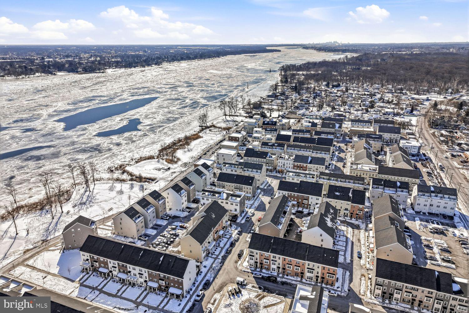 WATERSIDE - Residential