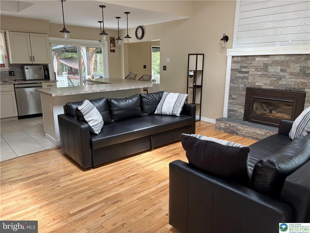 215 LARCH OVAL