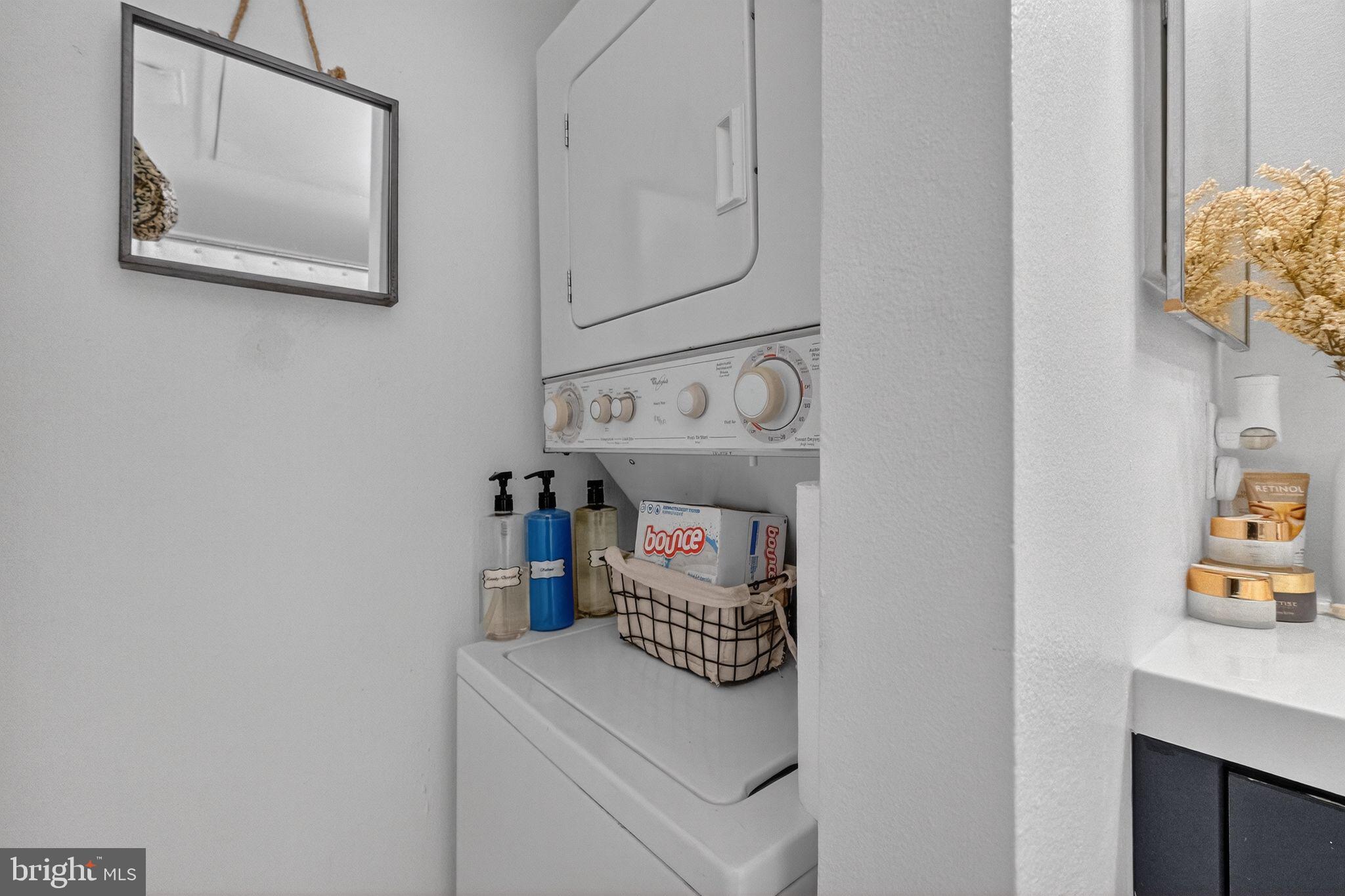 PENDERBROOK SQUARE CONDOMINIUMS - Residential