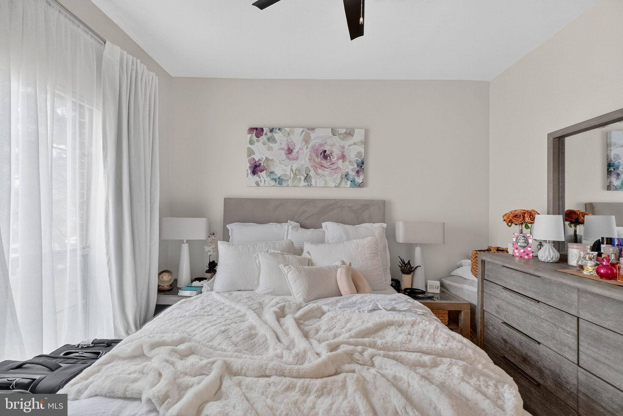 PENDERBROOK SQUARE CONDOMINIUMS - Residential