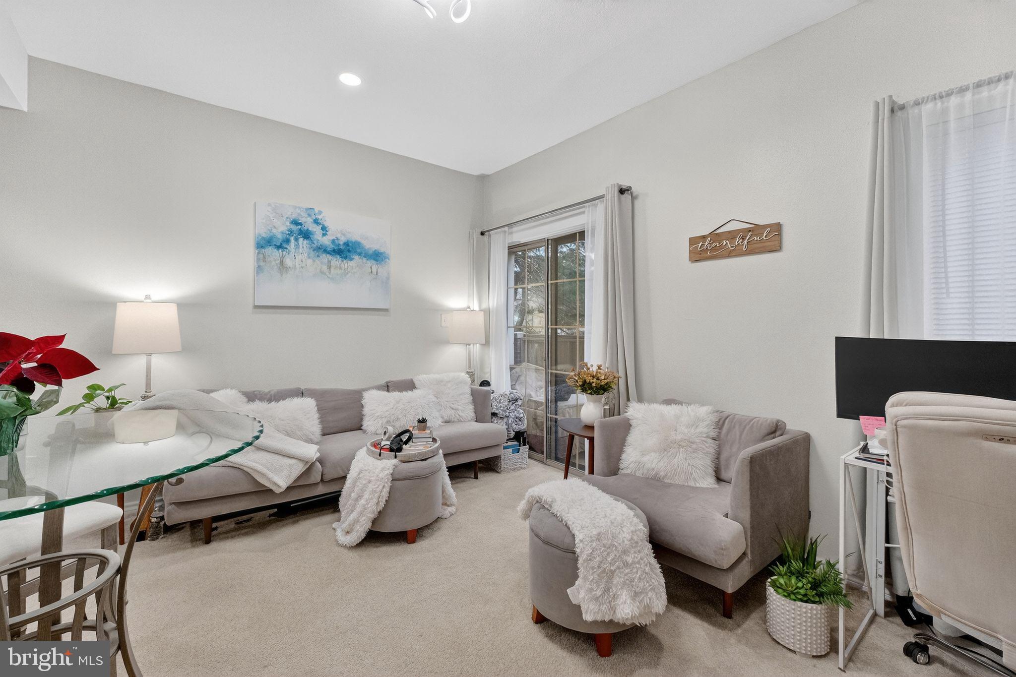 PENDERBROOK SQUARE CONDOMINIUMS - Residential