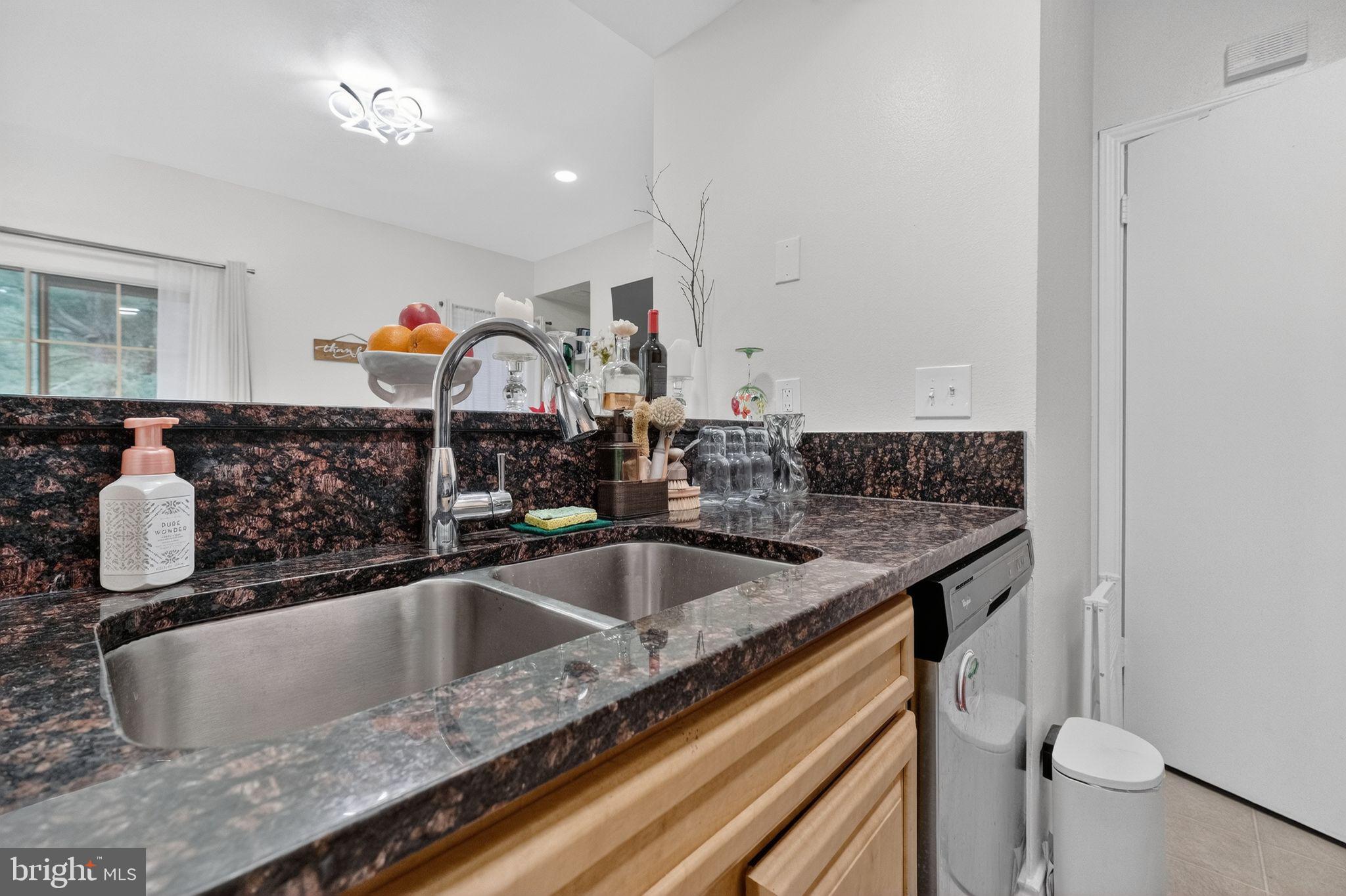 PENDERBROOK SQUARE CONDOMINIUMS - Residential