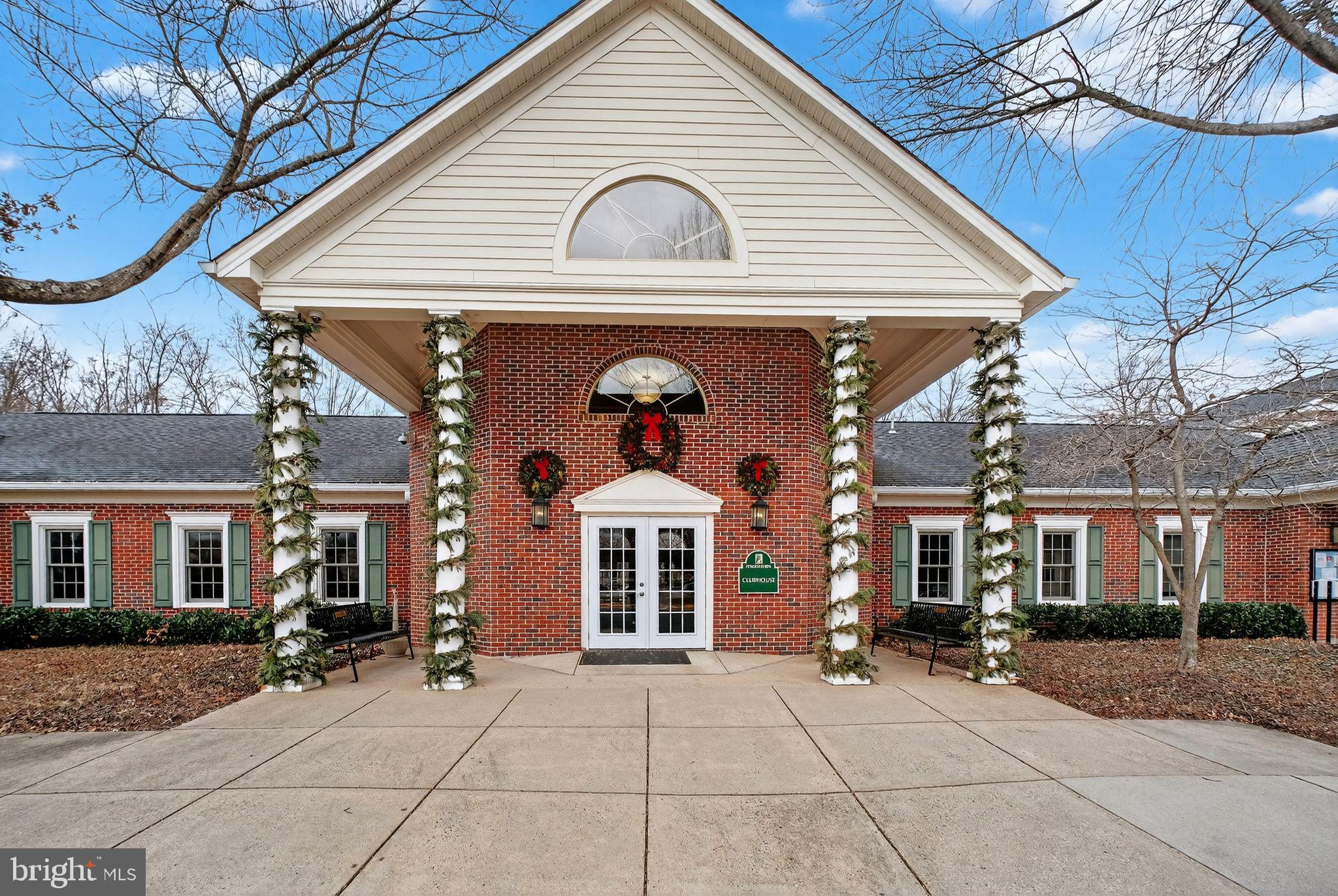 PENDERBROOK SQUARE CONDOMINIUMS - Residential