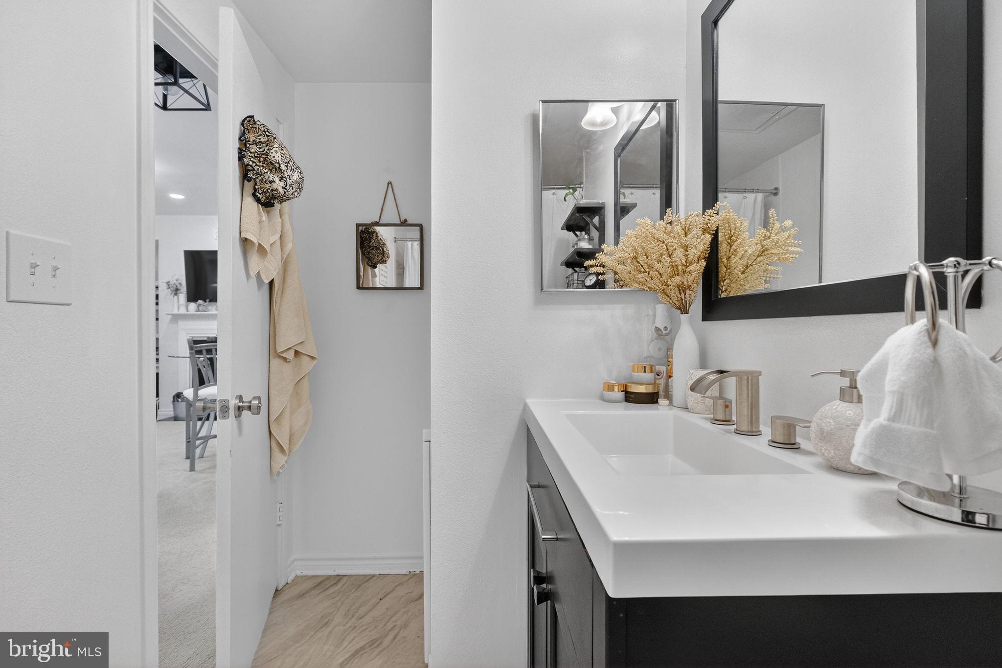 PENDERBROOK SQUARE CONDOMINIUMS - Residential