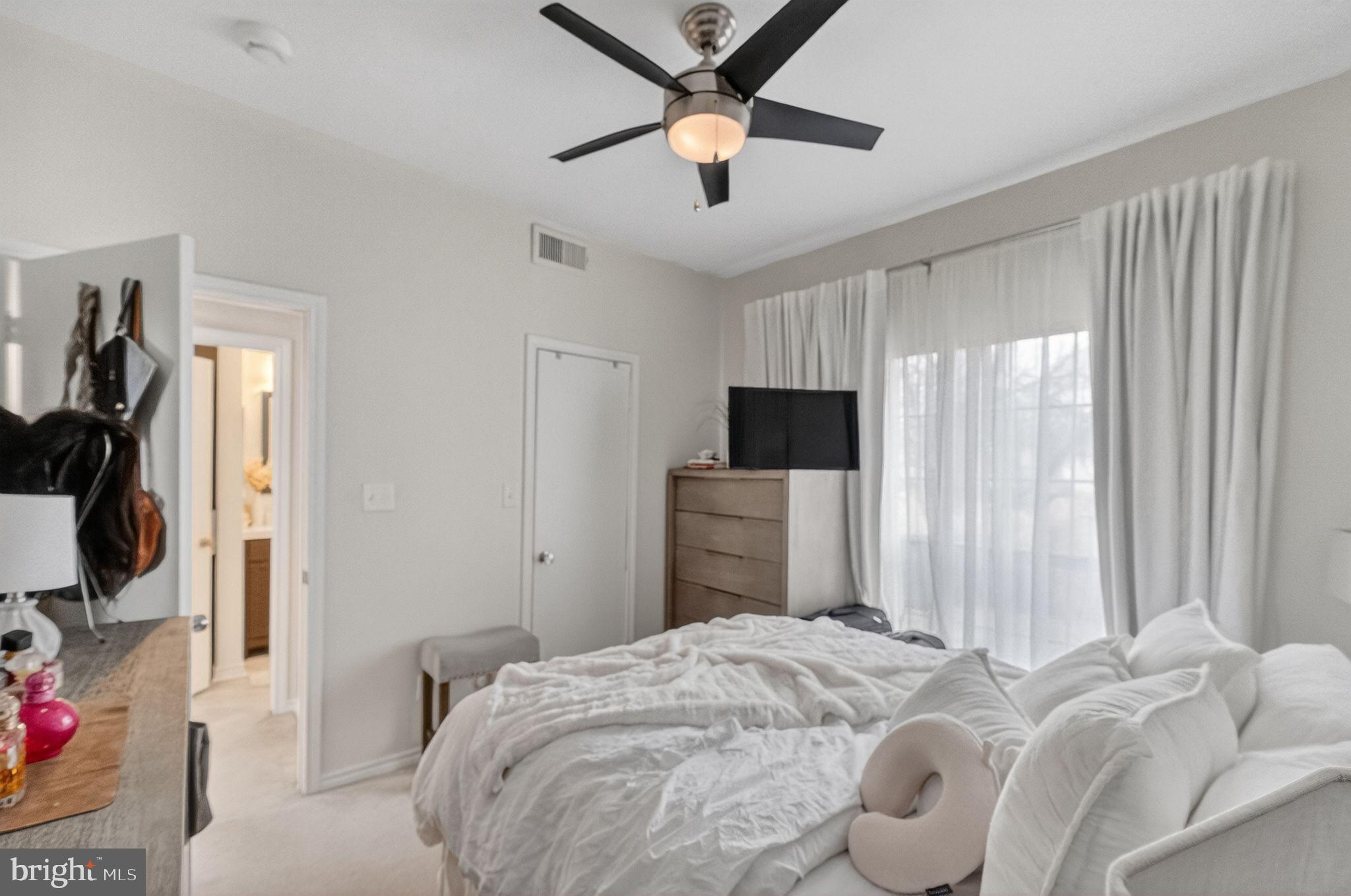 PENDERBROOK SQUARE CONDOMINIUMS - Residential