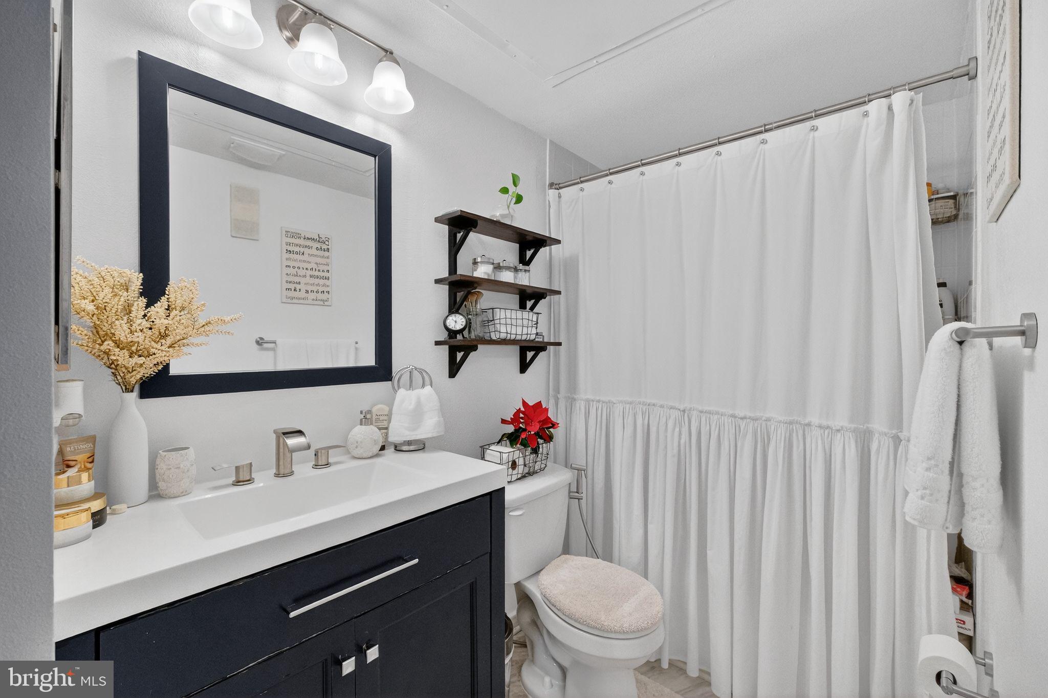 PENDERBROOK SQUARE CONDOMINIUMS - Residential