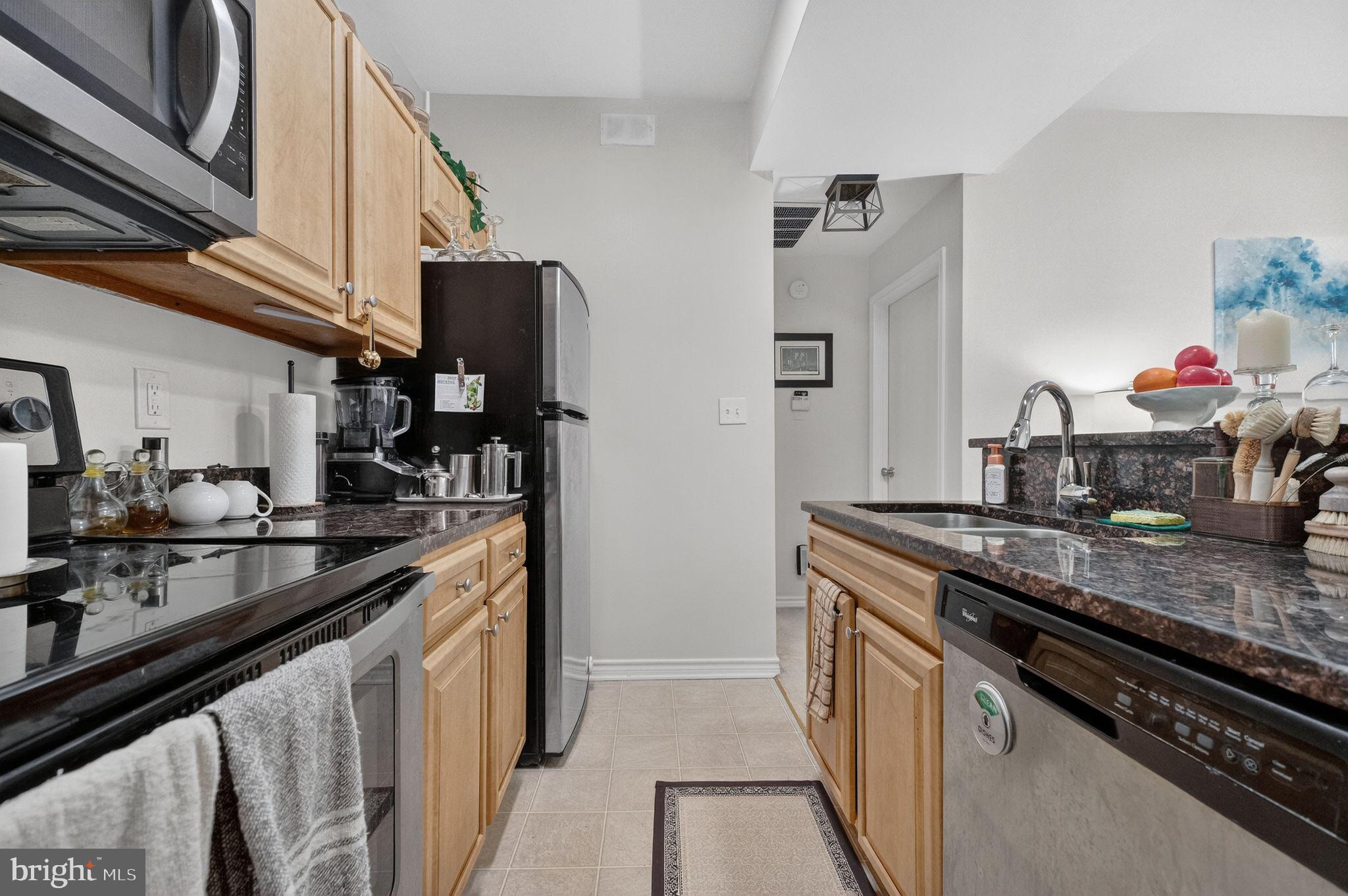 PENDERBROOK SQUARE CONDOMINIUMS - Residential