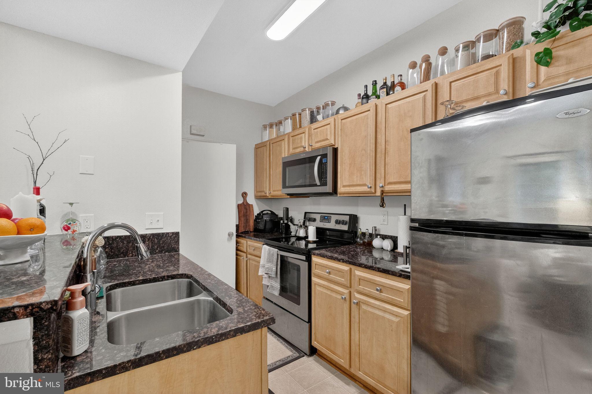 PENDERBROOK SQUARE CONDOMINIUMS - Residential