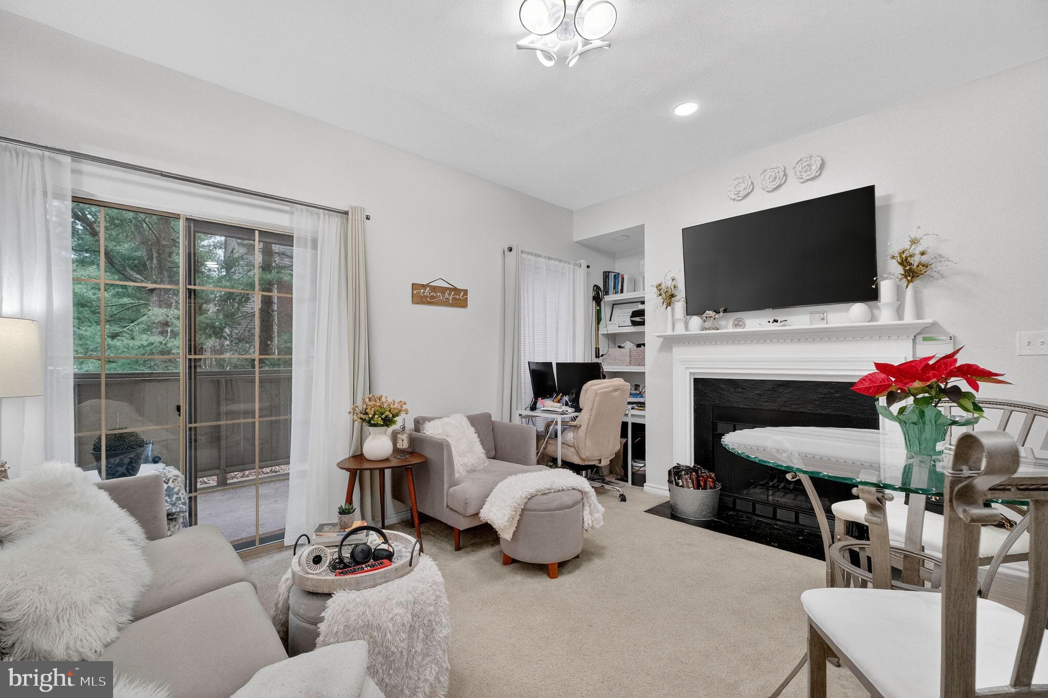 PENDERBROOK SQUARE CONDOMINIUMS - Residential