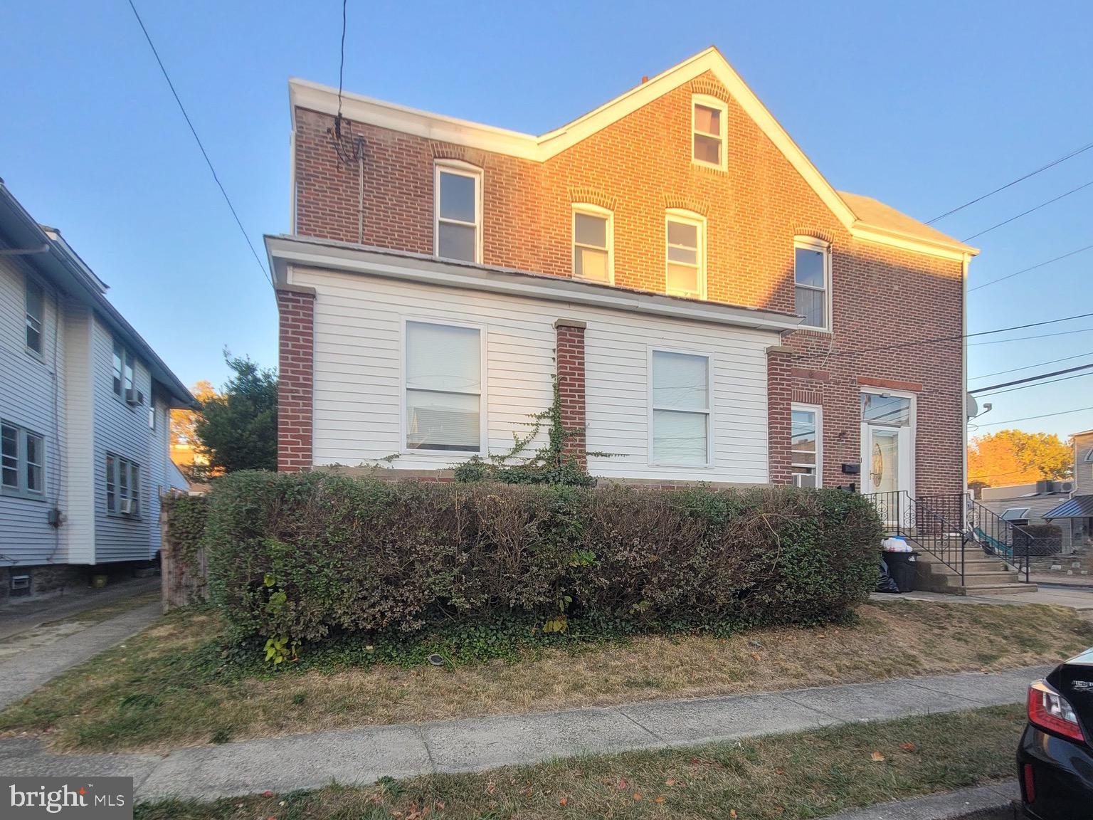 LAWNDALE - Residential Lease