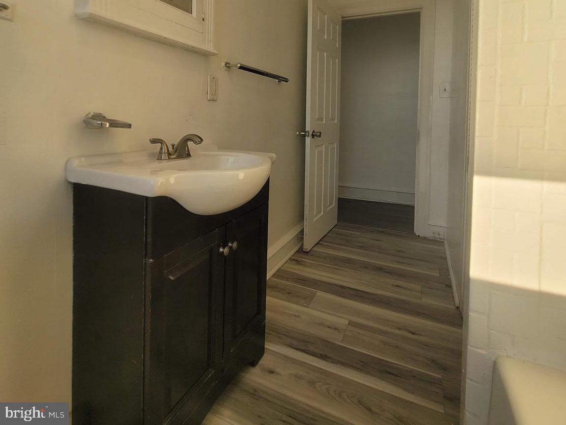 LAWNDALE - Residential Lease