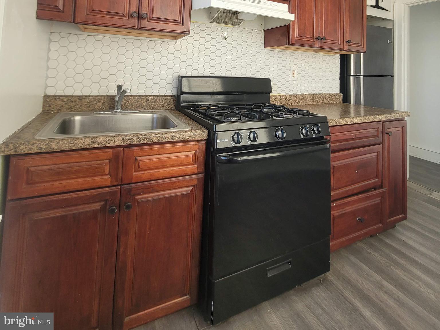 LAWNDALE - Residential Lease