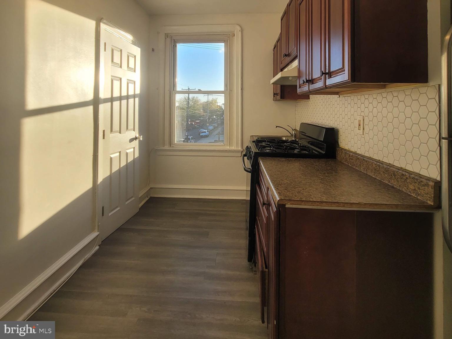 LAWNDALE - Residential Lease