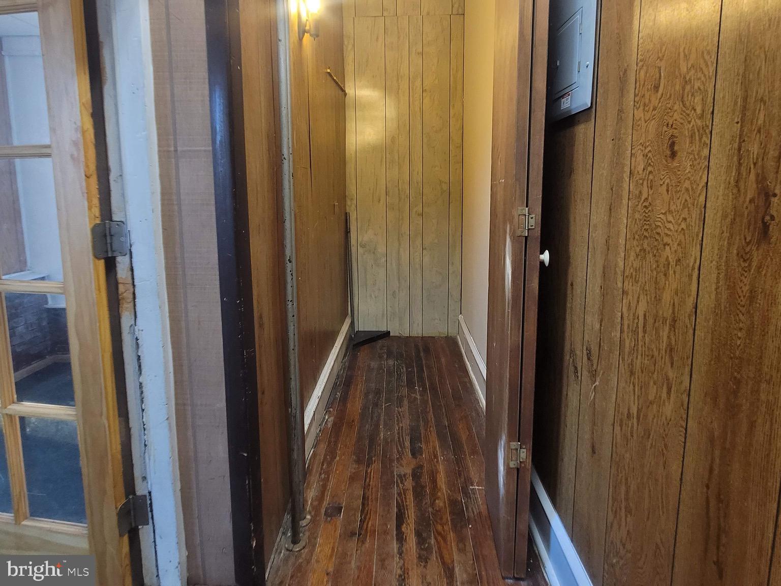 LAWNDALE - Residential Lease