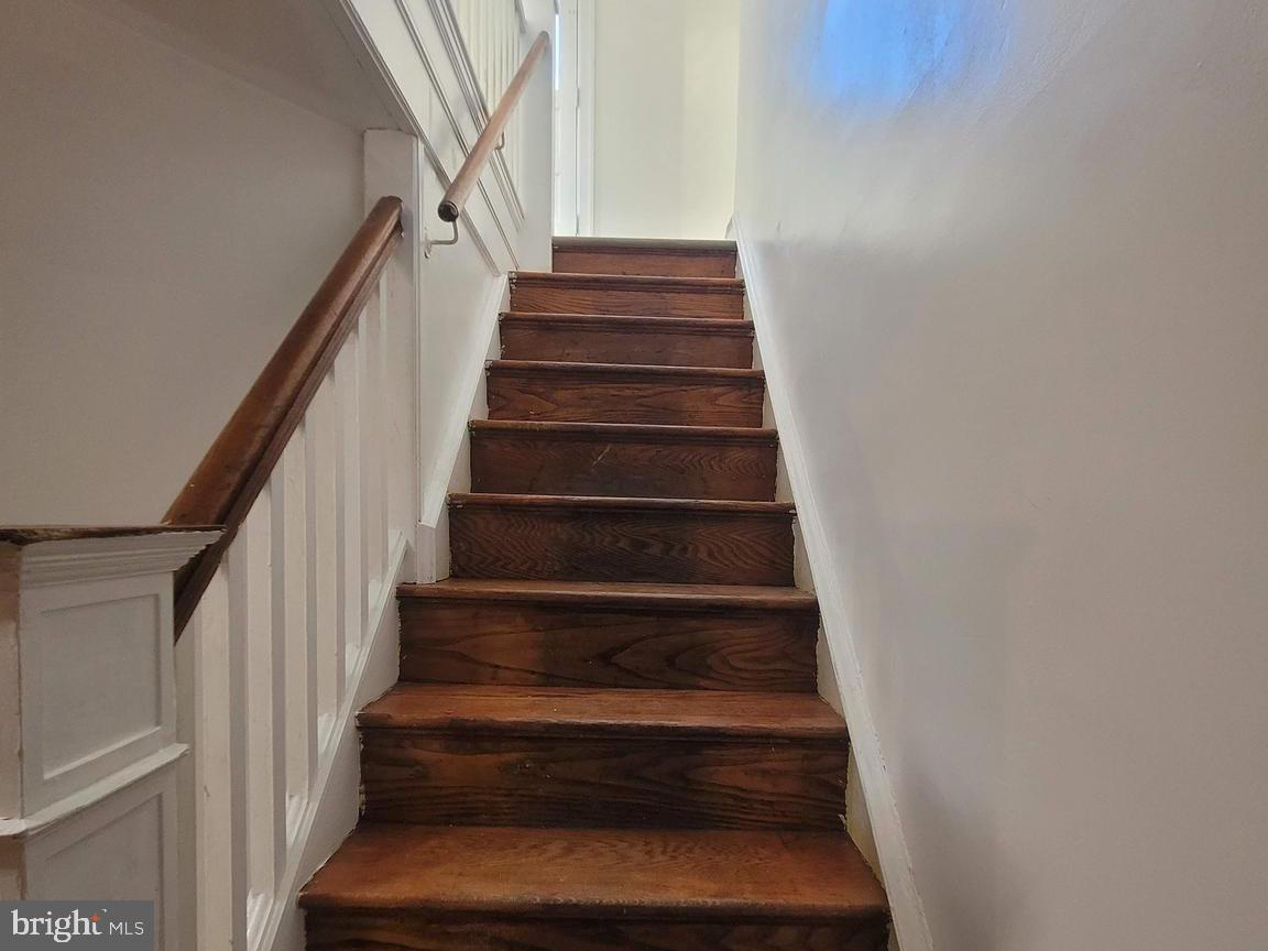 LAWNDALE - Residential Lease