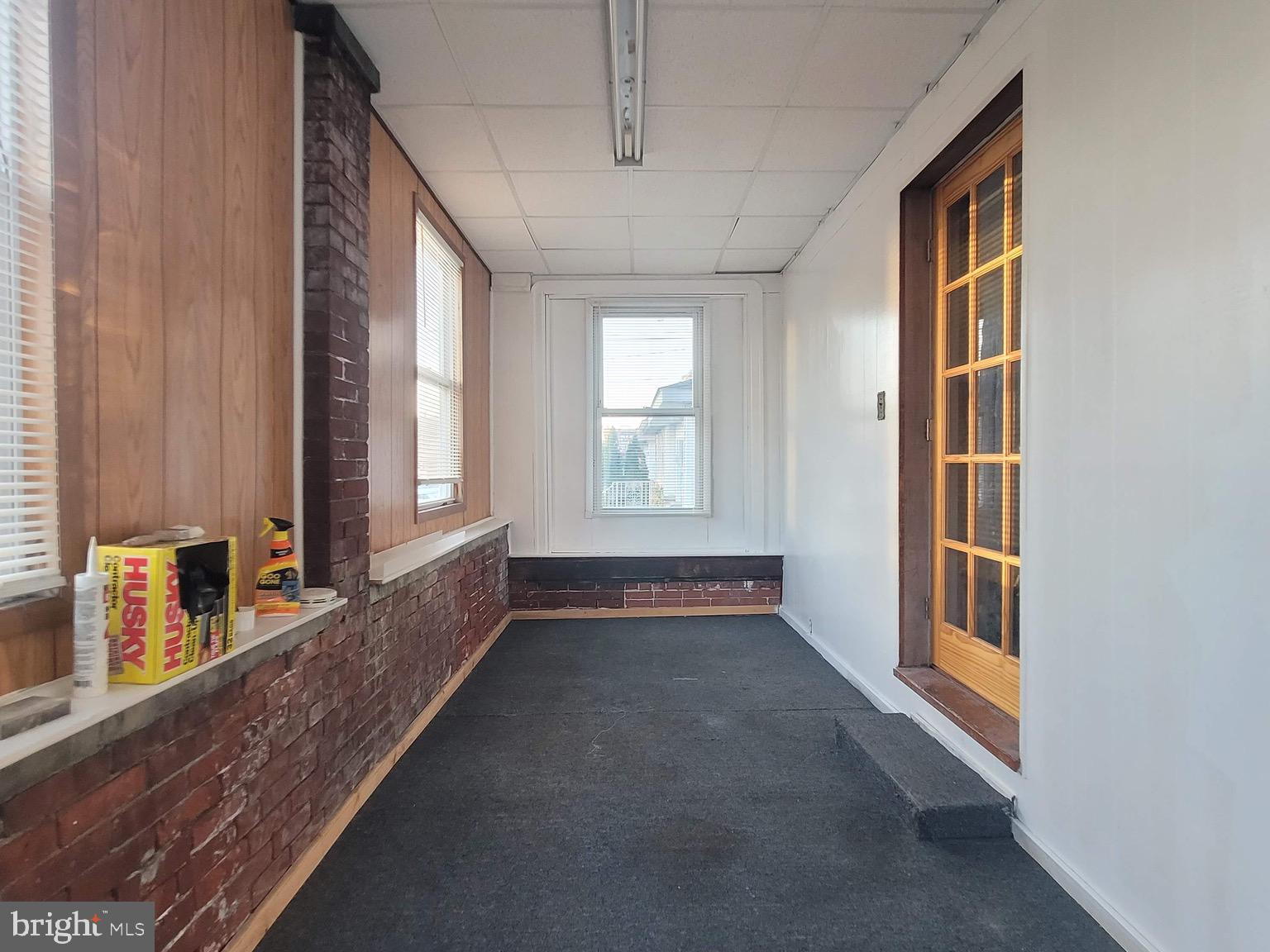 LAWNDALE - Residential Lease