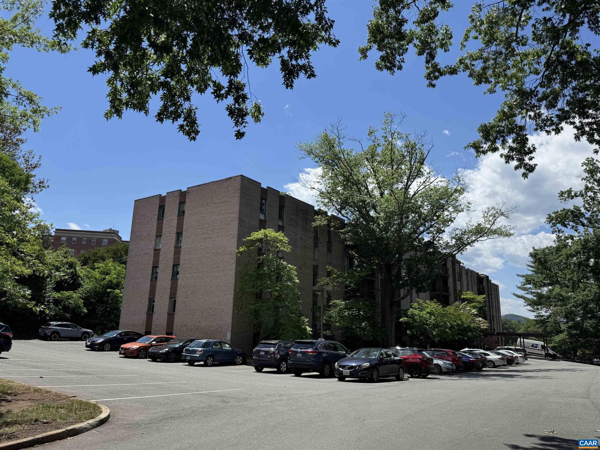 Photo 1 of 12 — 511 N 1ST ST 308, CHARLOTTESVILLE, VA 22902