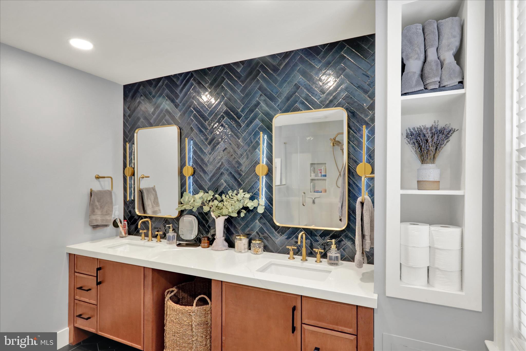 CHESTNUT HILL - Residential