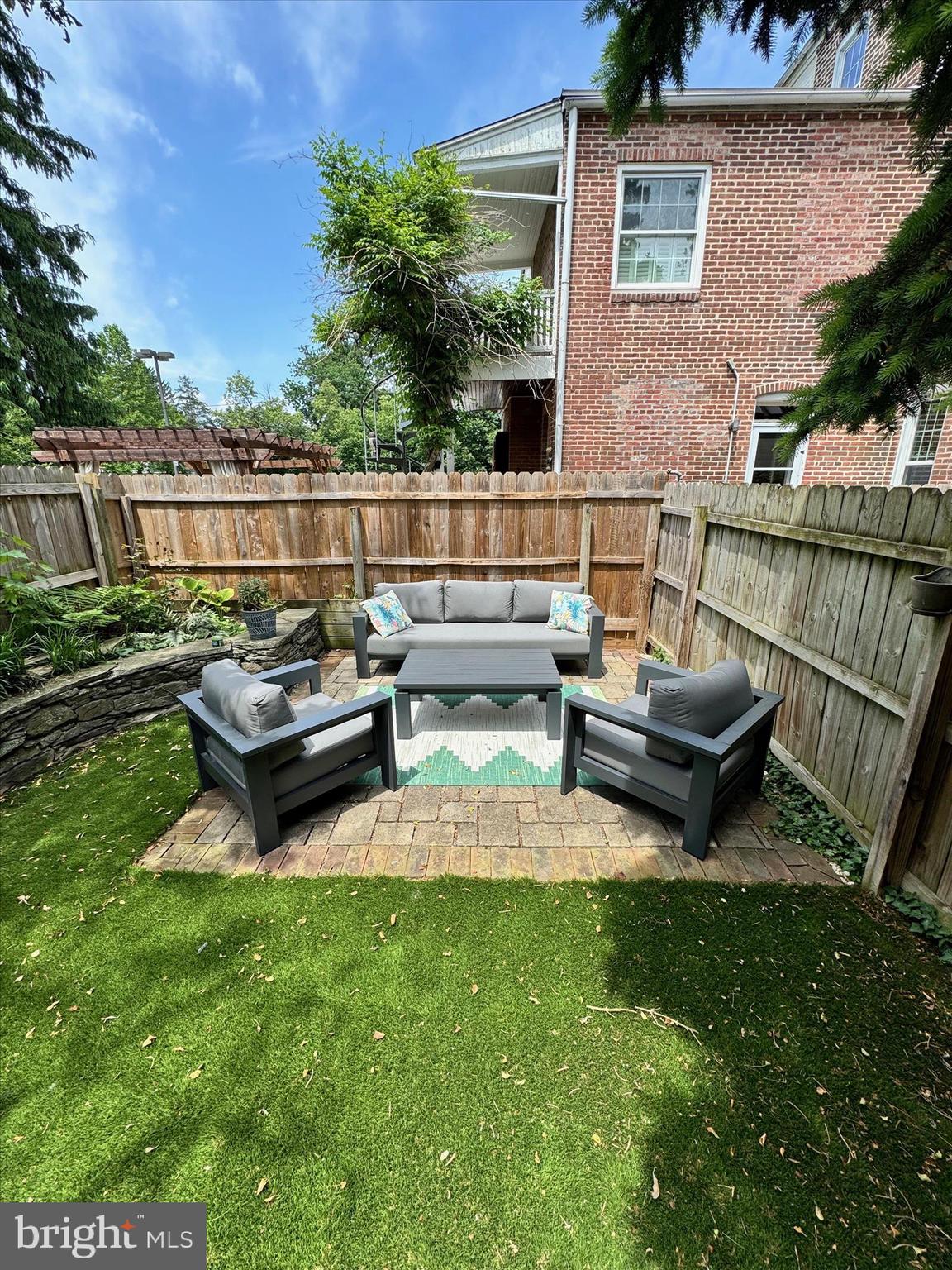 CHESTNUT HILL - Residential