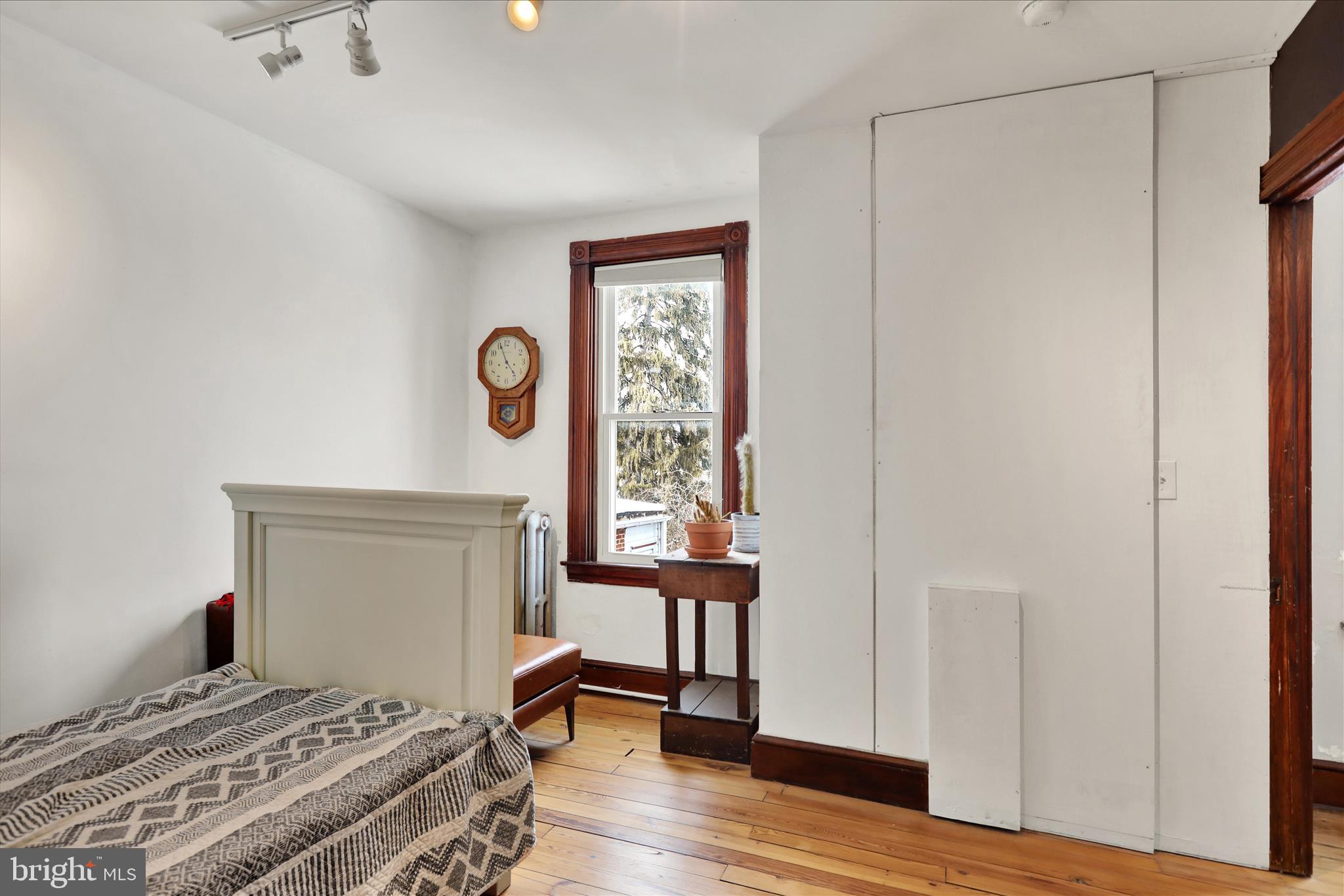 CHESTNUT HILL - Residential